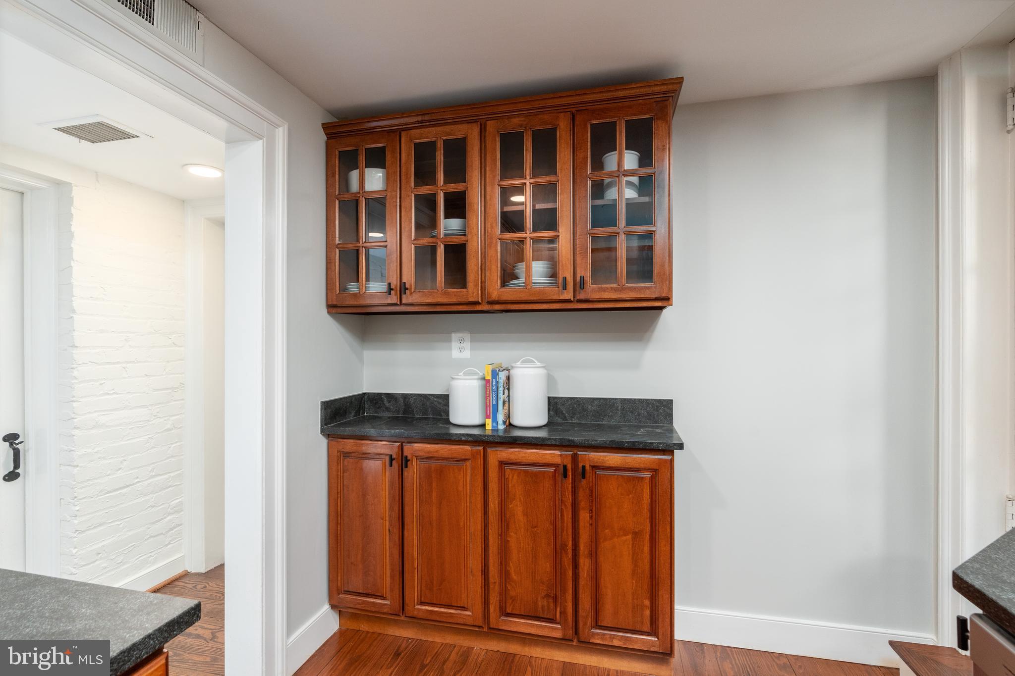 OLD TOWN ALEXANDRIA - Residential