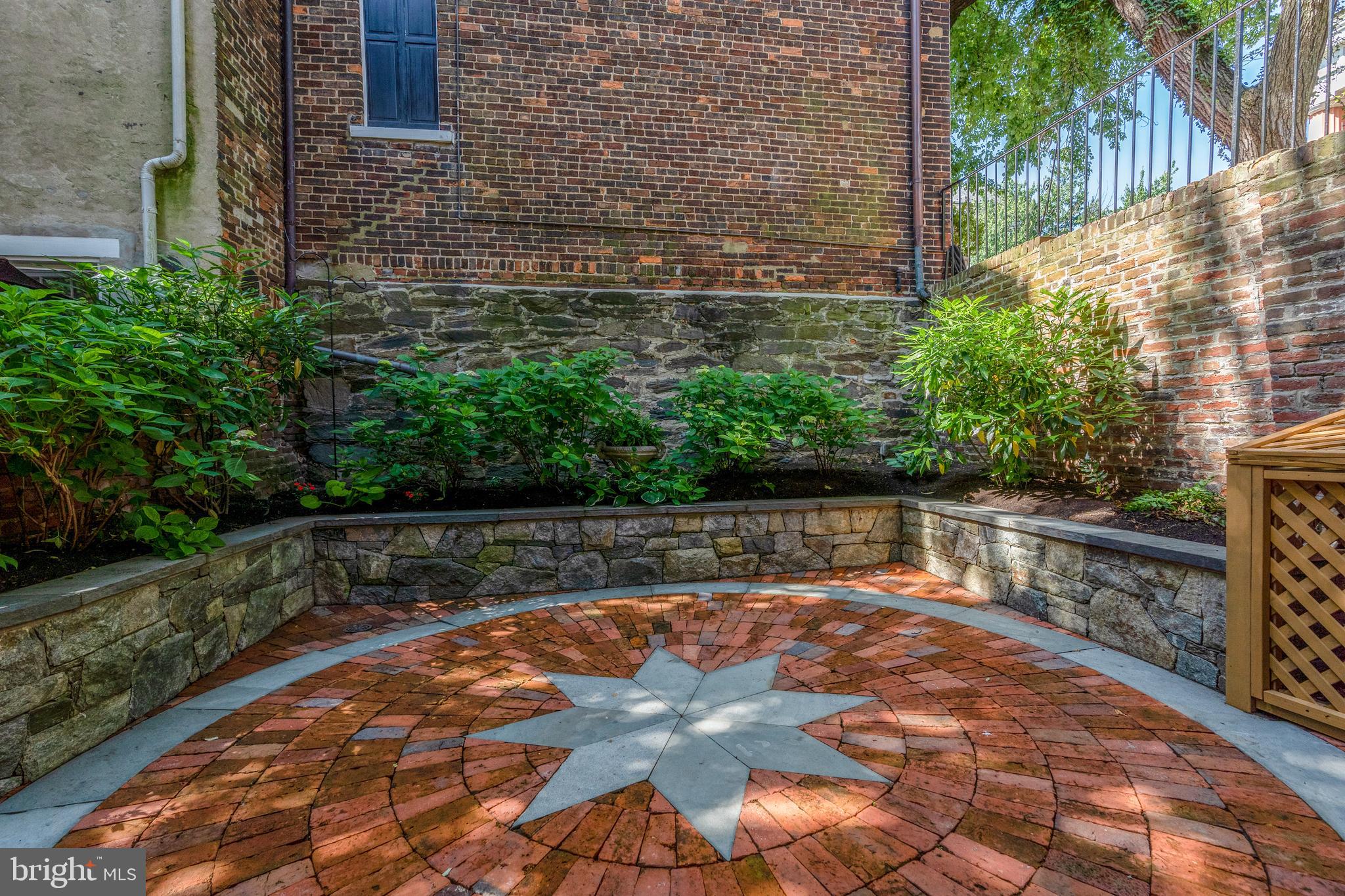 OLD TOWN ALEXANDRIA - Residential