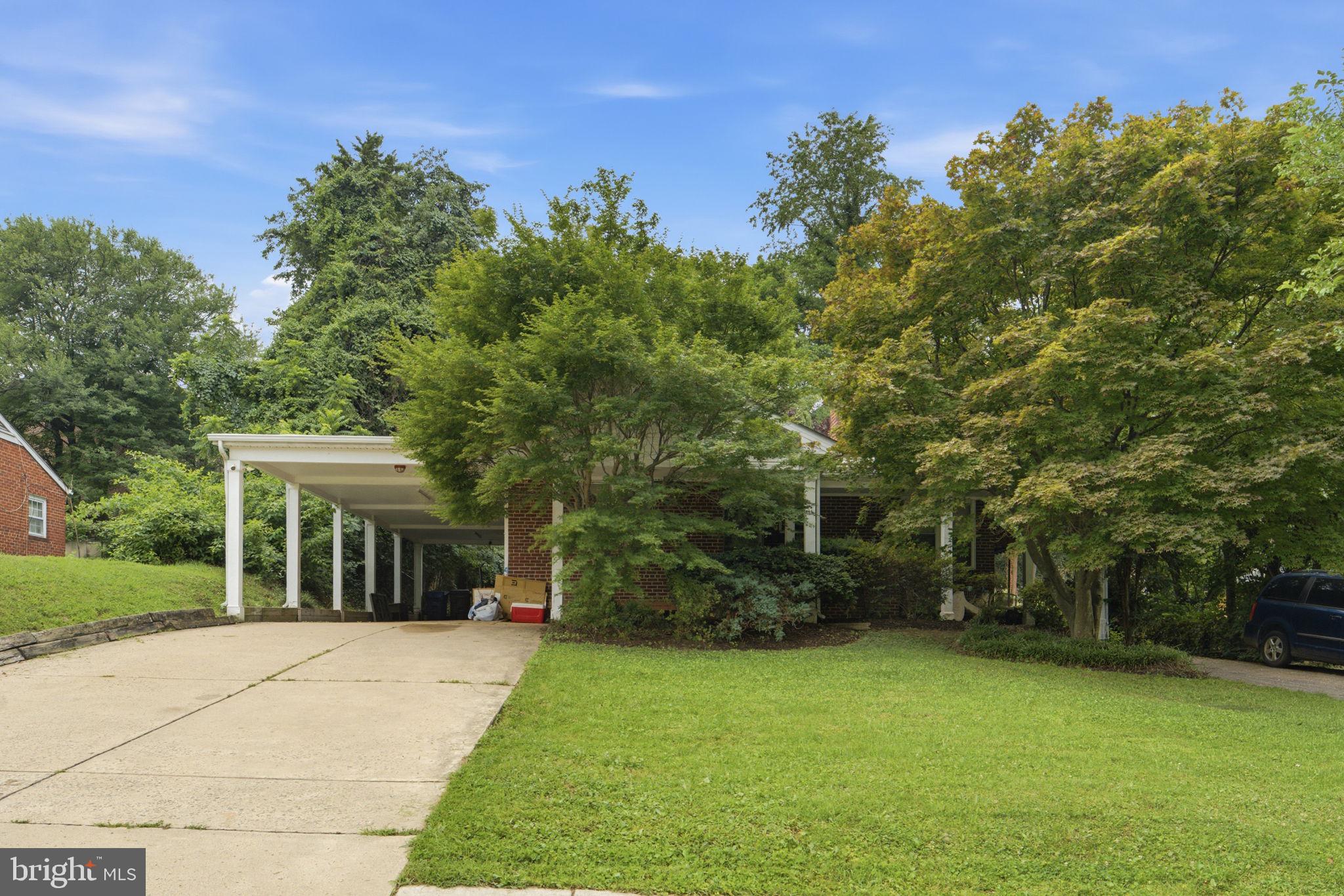 🔥Primary Residentials, Investors & Buyers Alert! Rare Falls Church Opportunity!

6105 Munson Hill Rd offers unmatched cash-flow potential and flexibility in a prime location near Route 7 and Skyline. Situated on a large 0.27-acre lot, this property features multiple living areas, 6+ bedrooms, 4+ baths, multiple kitchens, separate entrances, NO HOA, and parking for 8-10+ vehicles. We are open to creative financing or an assumable offer if it fits our requirements. 

Potential rental income comparable to 4 apartment units. Perfect for investors, multigenerational living, or owner-occupants seeking income-producing opportunities.

Properties like this are extremely rare—act fast before it's gone!