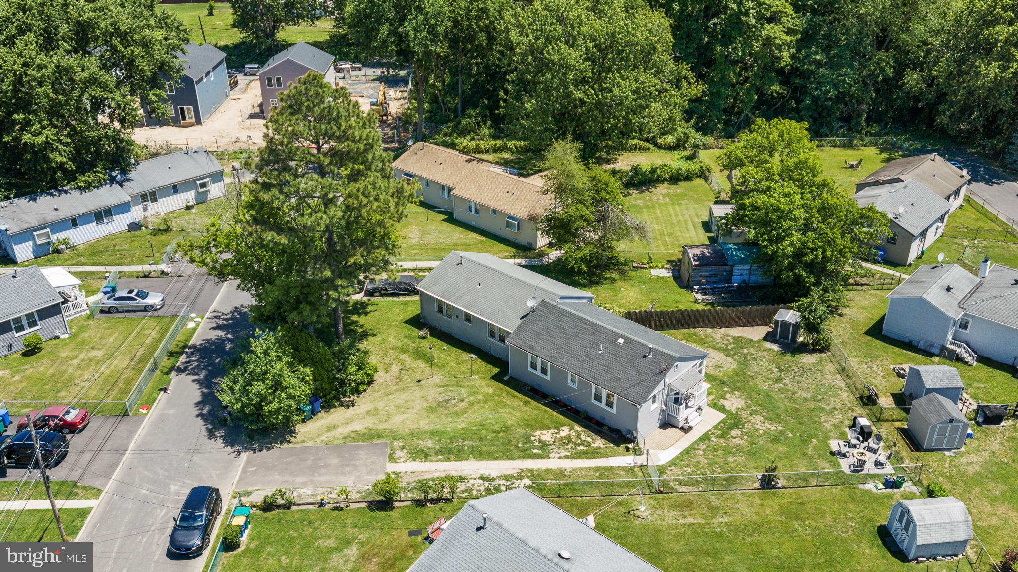 GREEN LAWN PARK - Residential