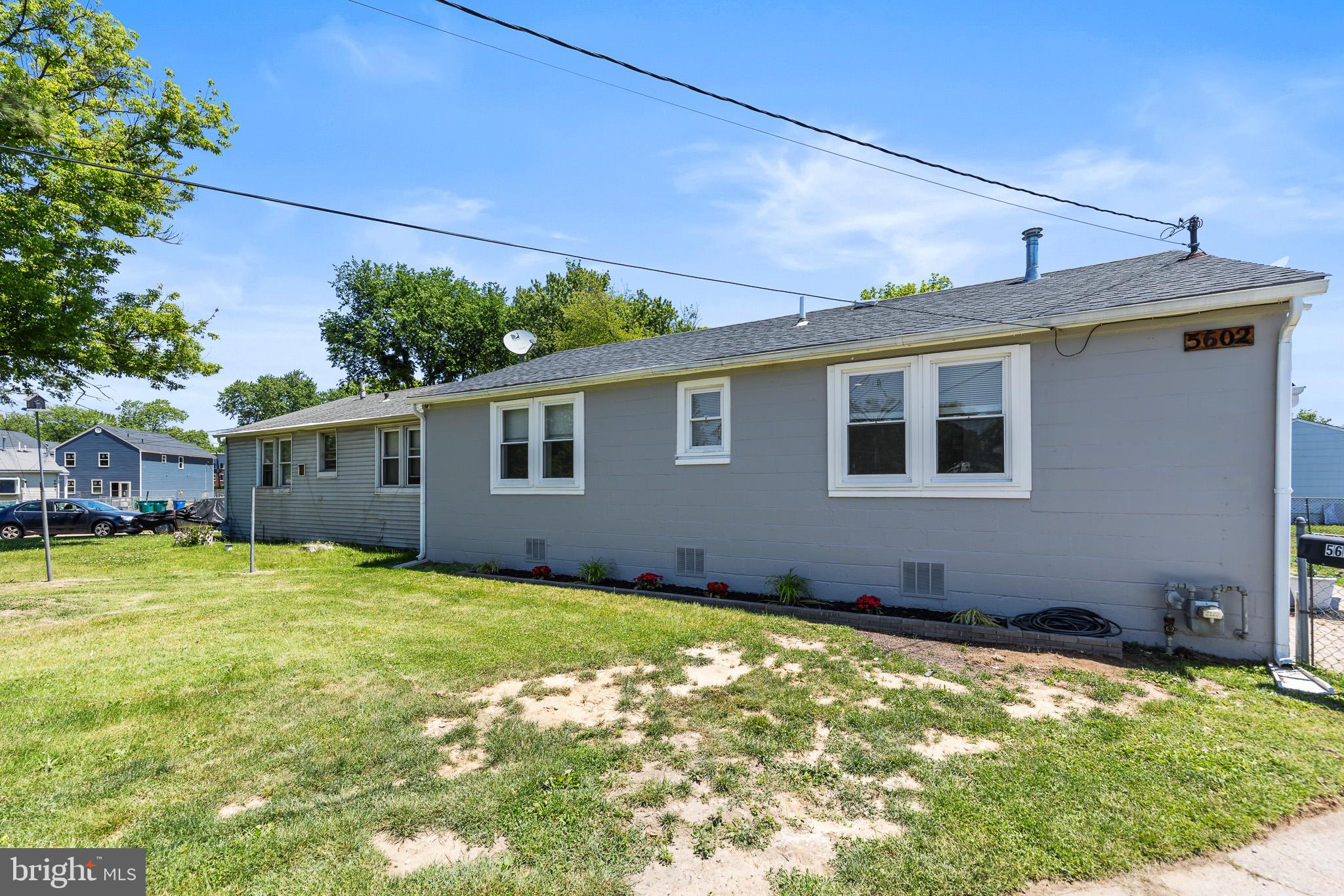 GREEN LAWN PARK - Residential