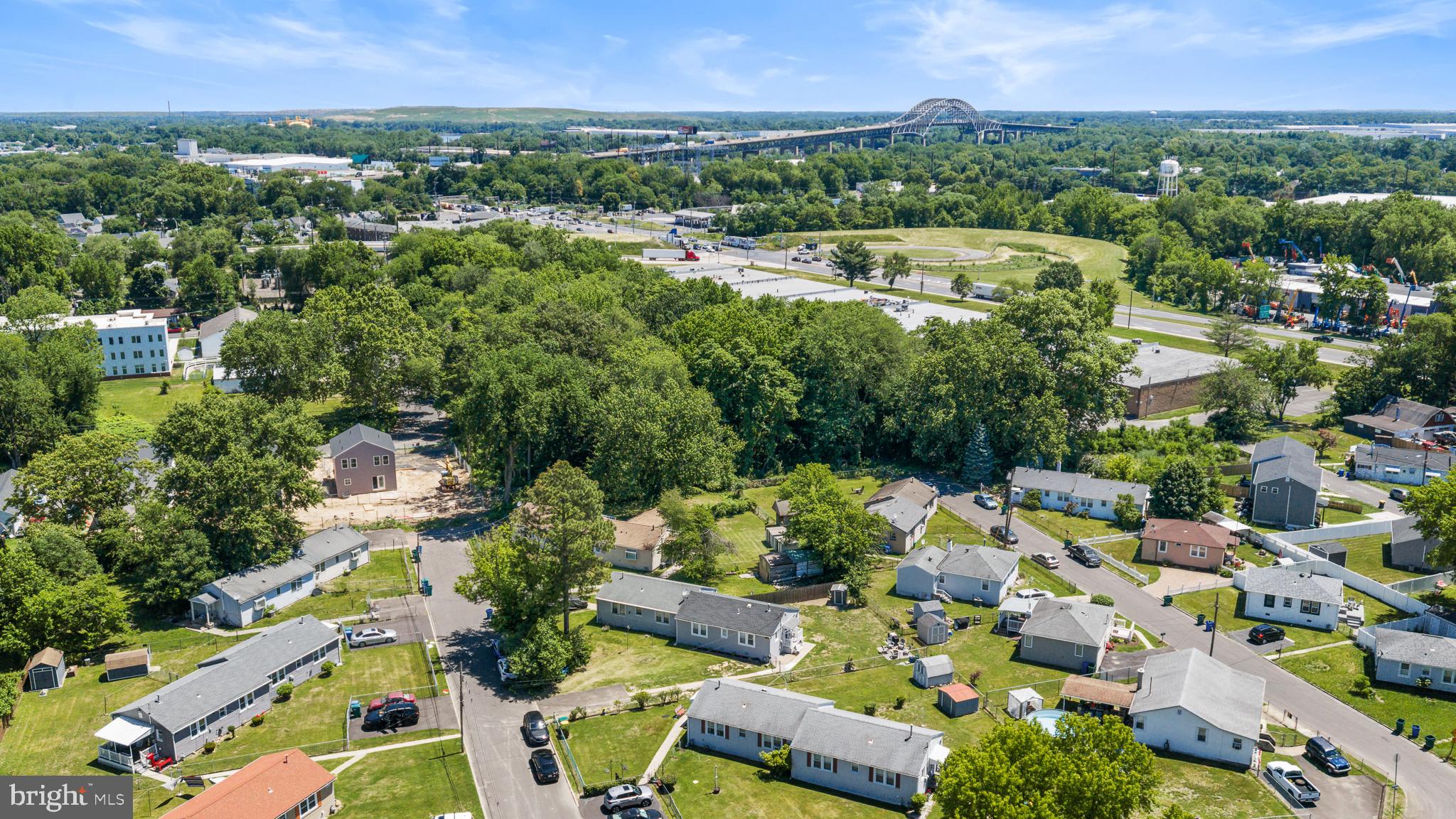 GREEN LAWN PARK - Residential