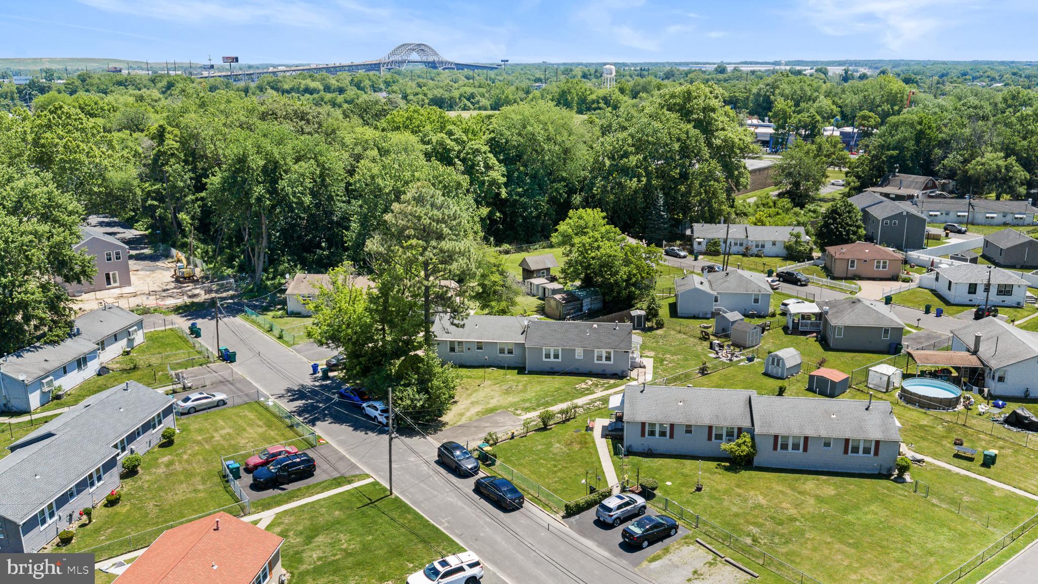 GREEN LAWN PARK - Residential