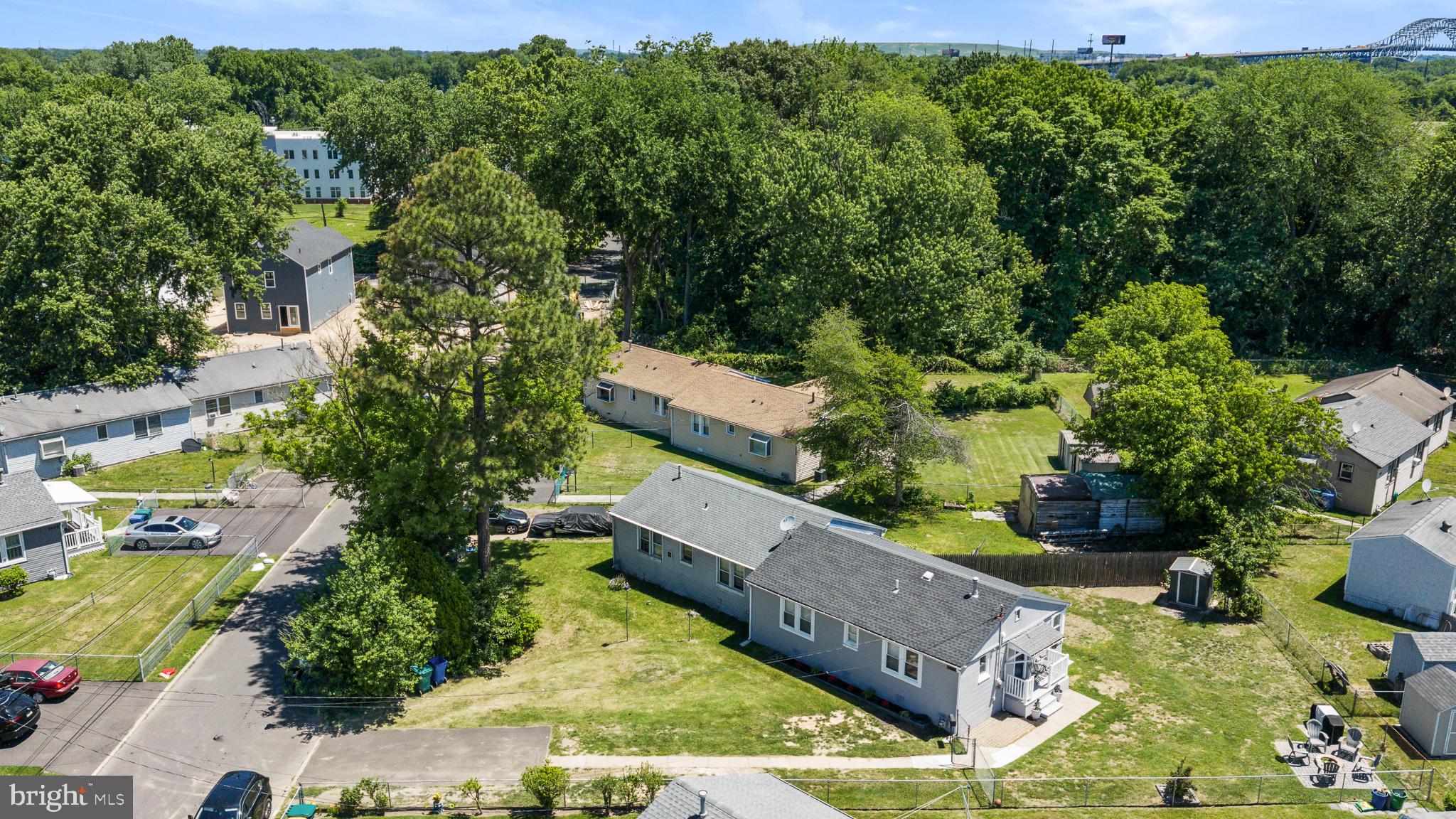 GREEN LAWN PARK - Residential