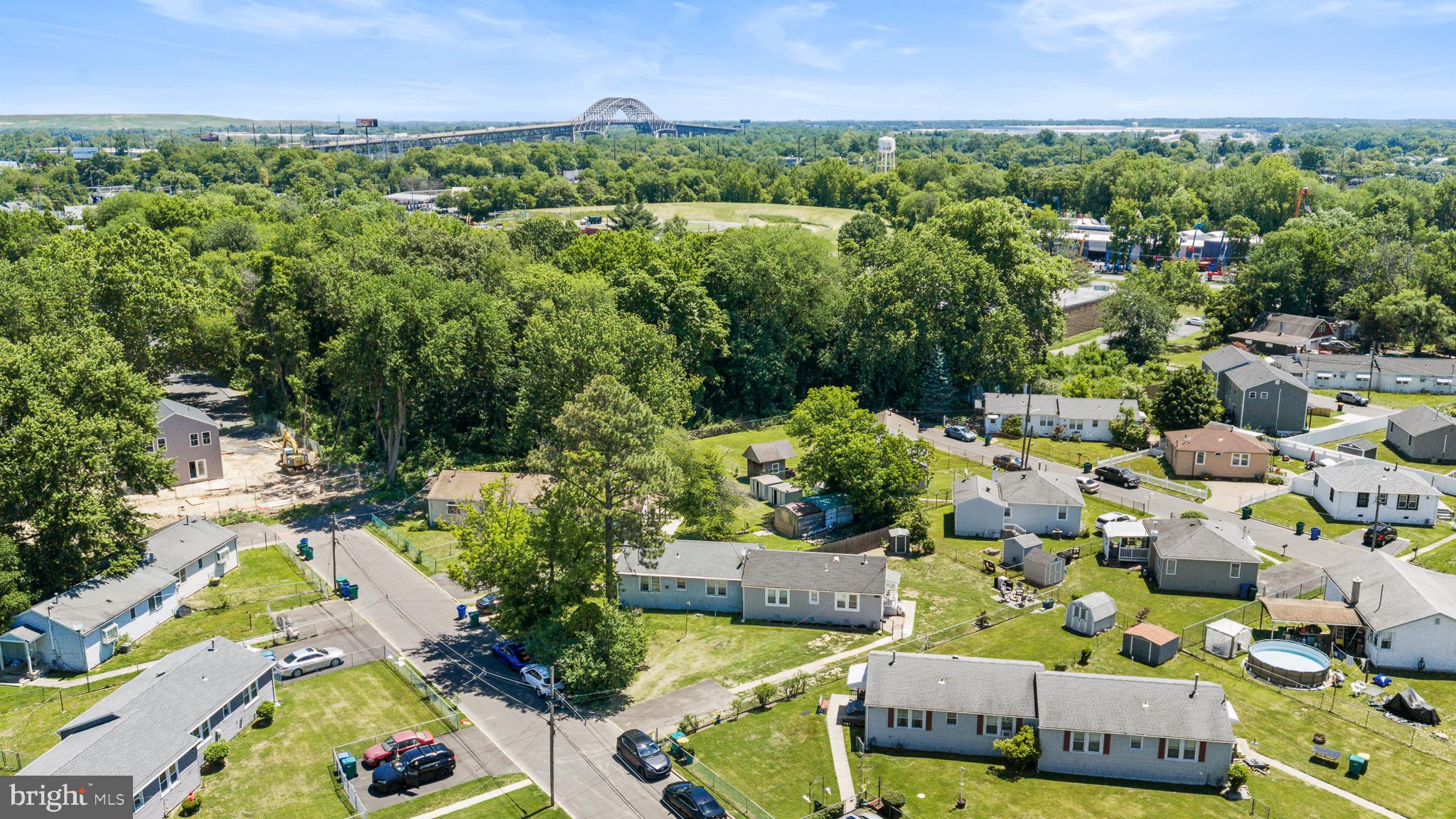 GREEN LAWN PARK - Residential
