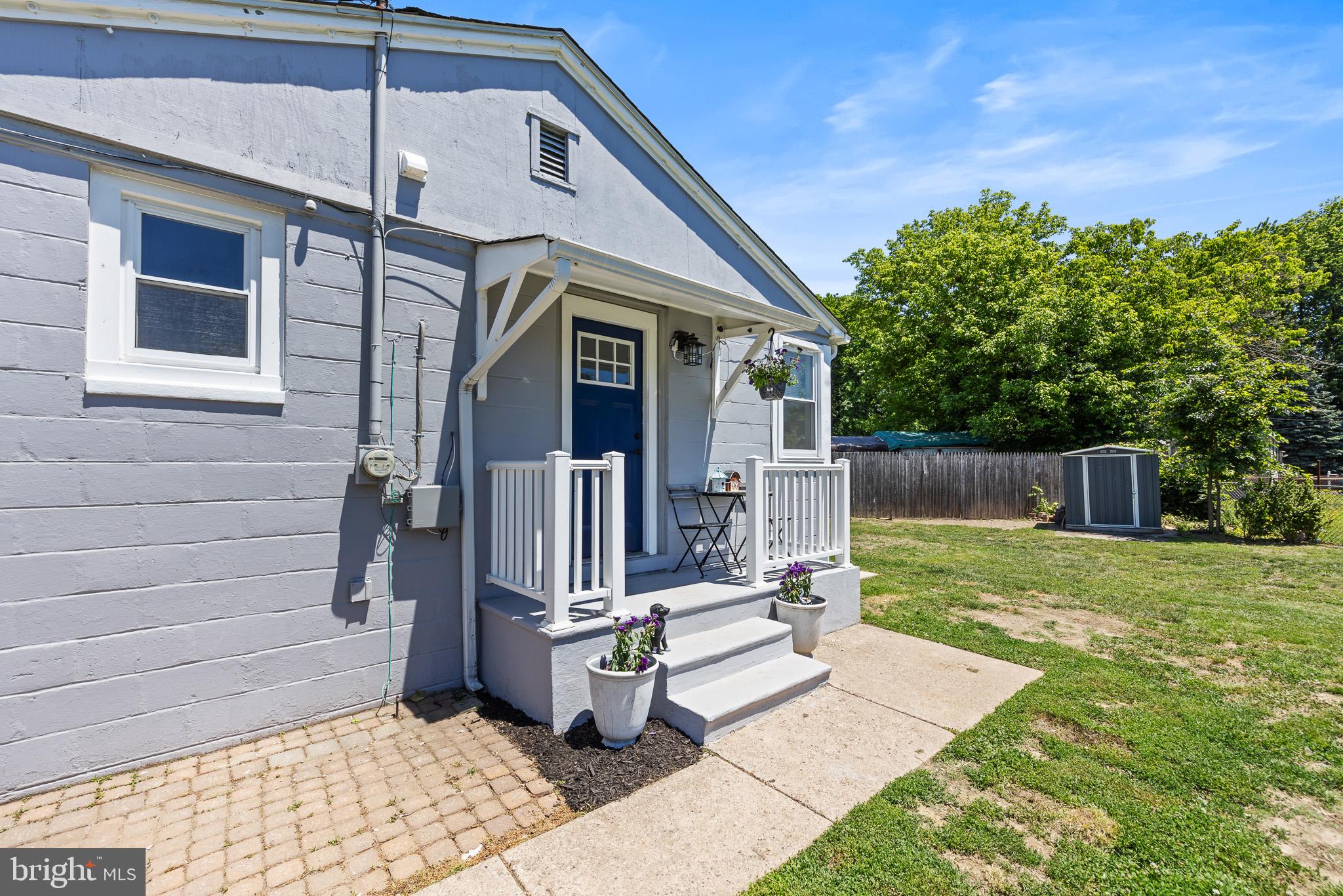 GREEN LAWN PARK - Residential