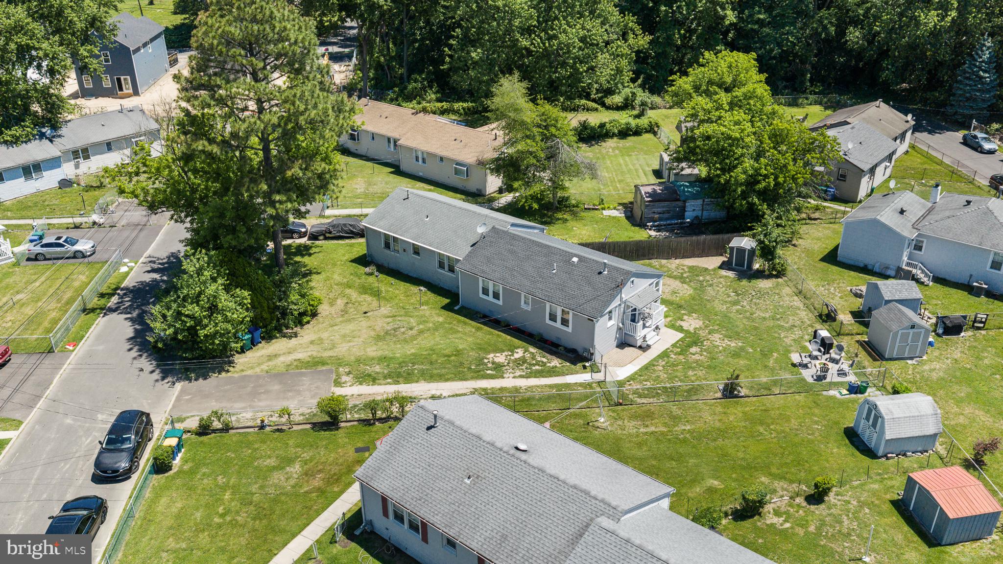GREEN LAWN PARK - Residential