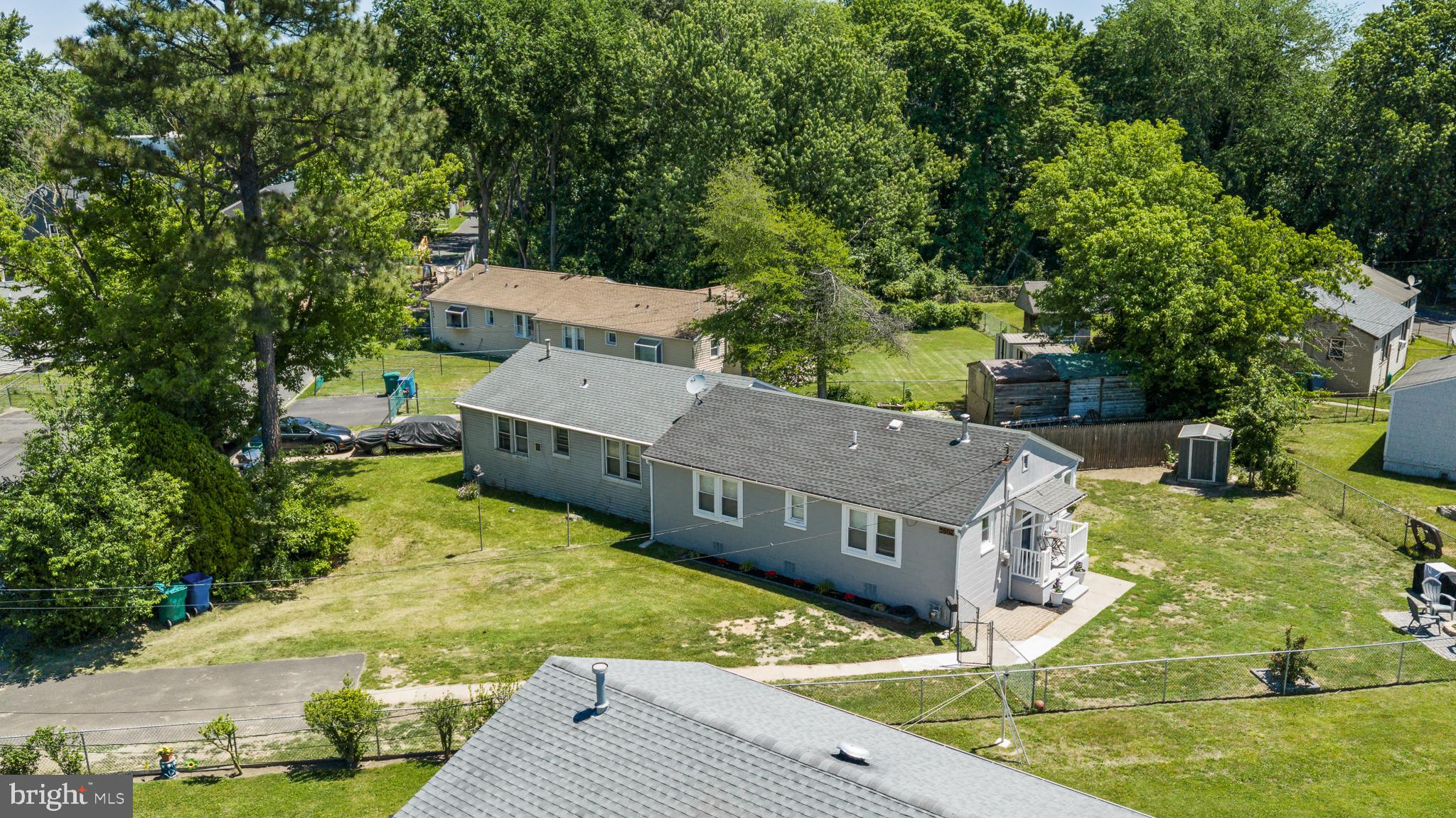 GREEN LAWN PARK - Residential