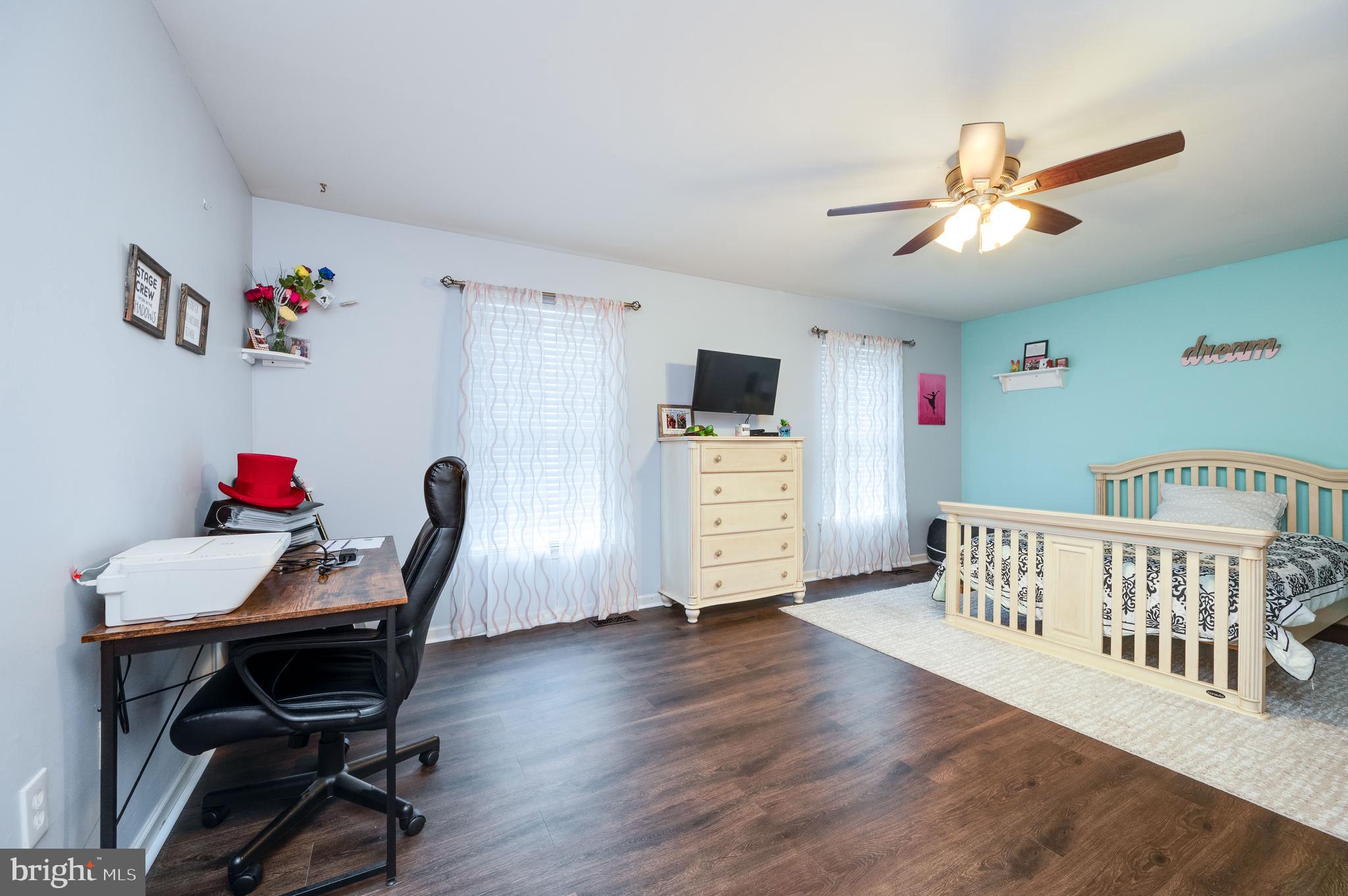 COLLEGE HILL - Residential