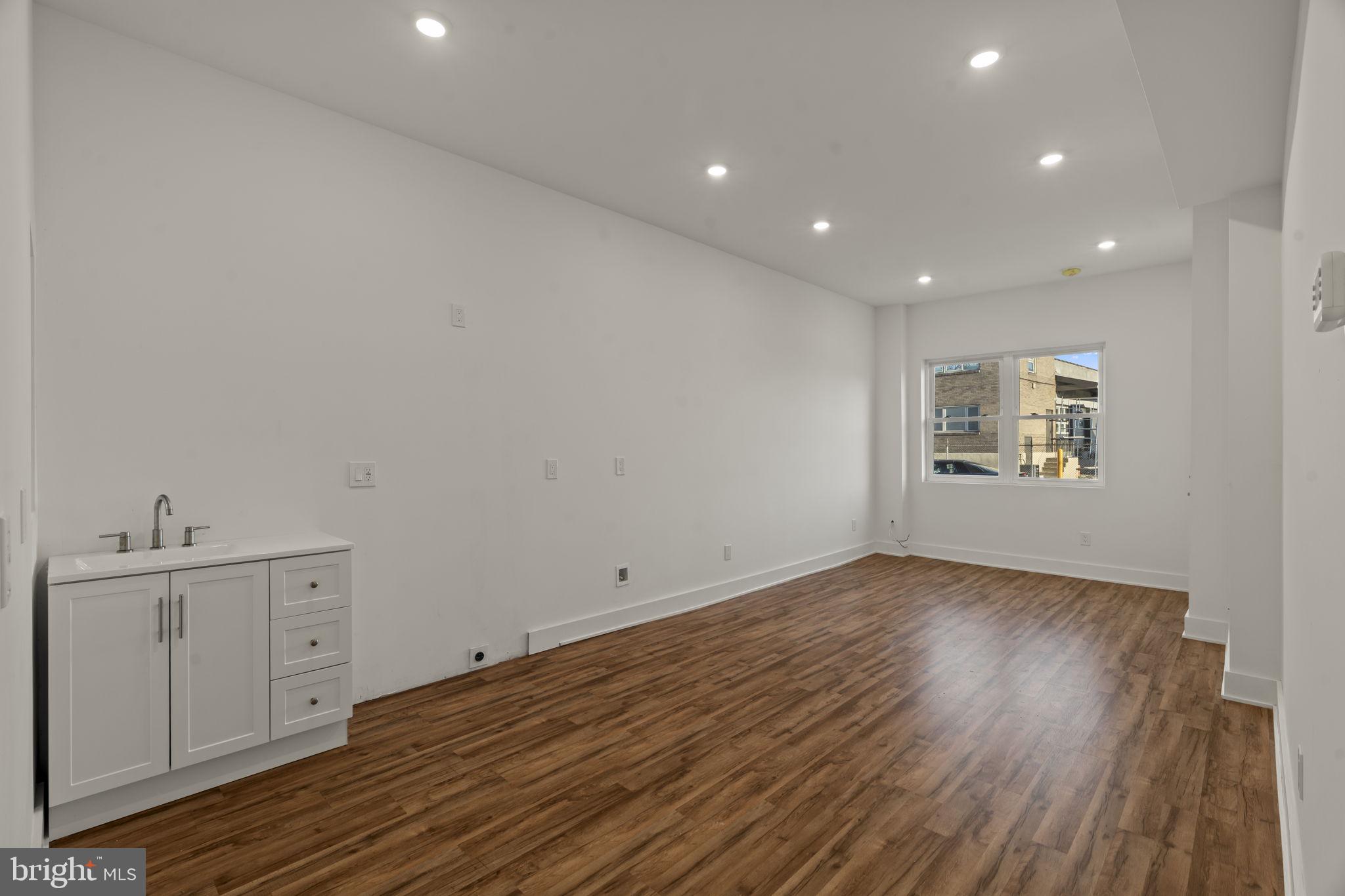 PORT RICHMOND - Residential