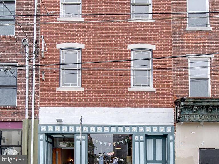 Spacious 2nd Floor 2 bedroom 1 Bath Unit that has a shared rooftop deck. Right in the heart of Fishtown and many restaurants and bars are at your fingertips! This unit has carpet bedrooms and hallway with hardwoods in the living room area. Large kitchen with plenty of cabinetry!