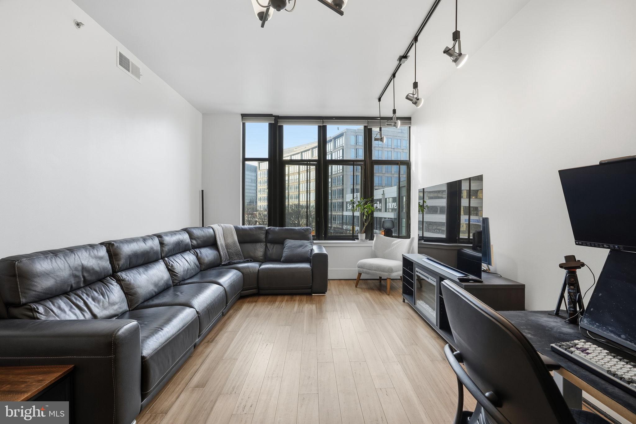 CHEVY CHASE - Residential