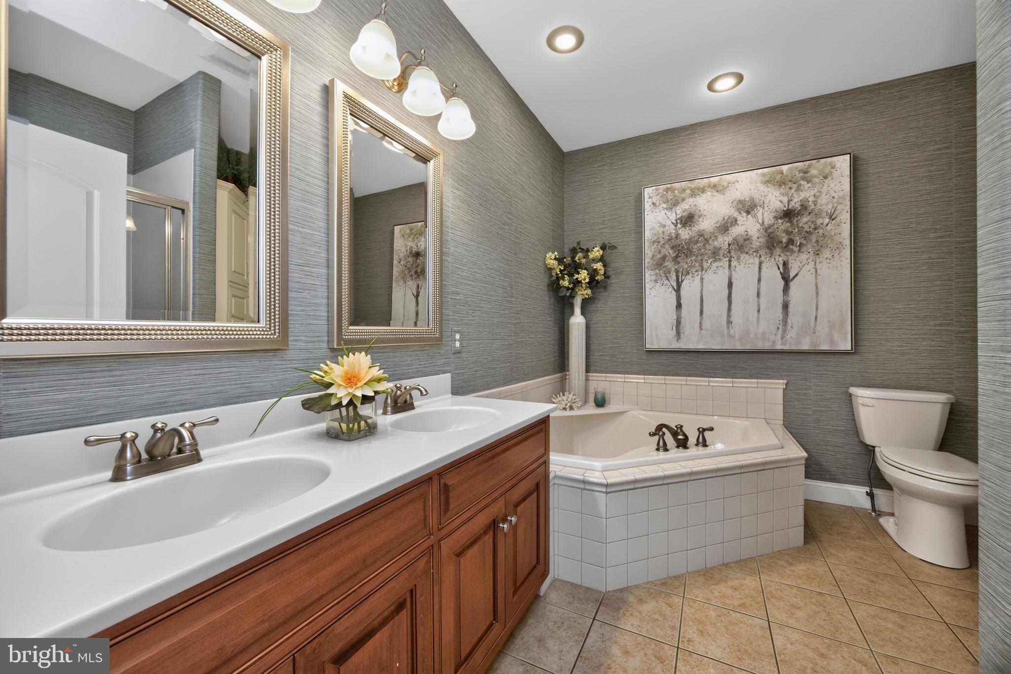 THE WOODS AT ROCK RAYMOND - Residential