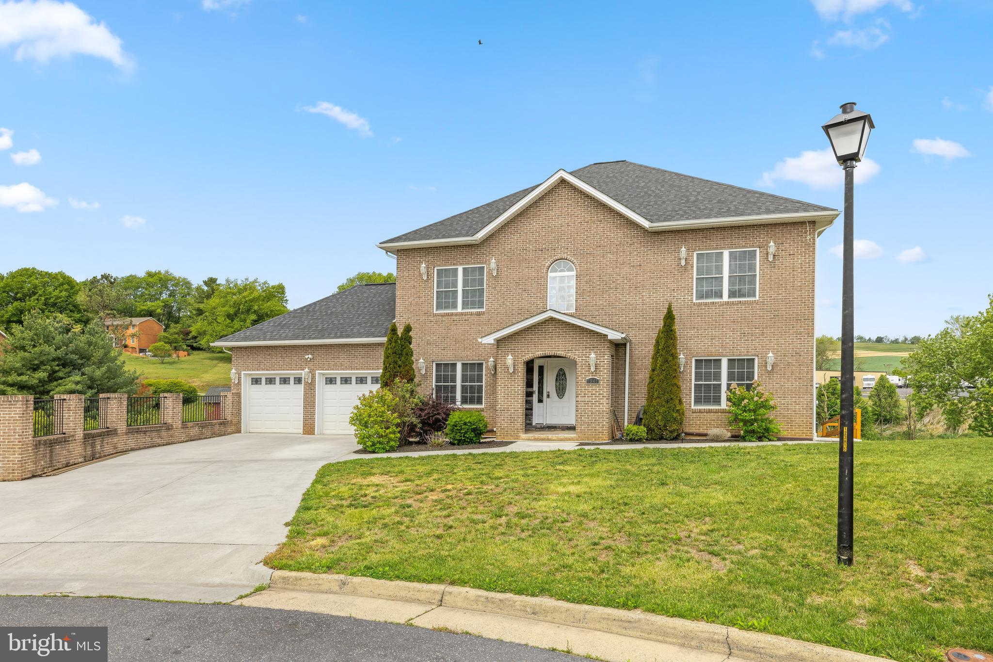 HAMPSHIRE ESTATES - Residential