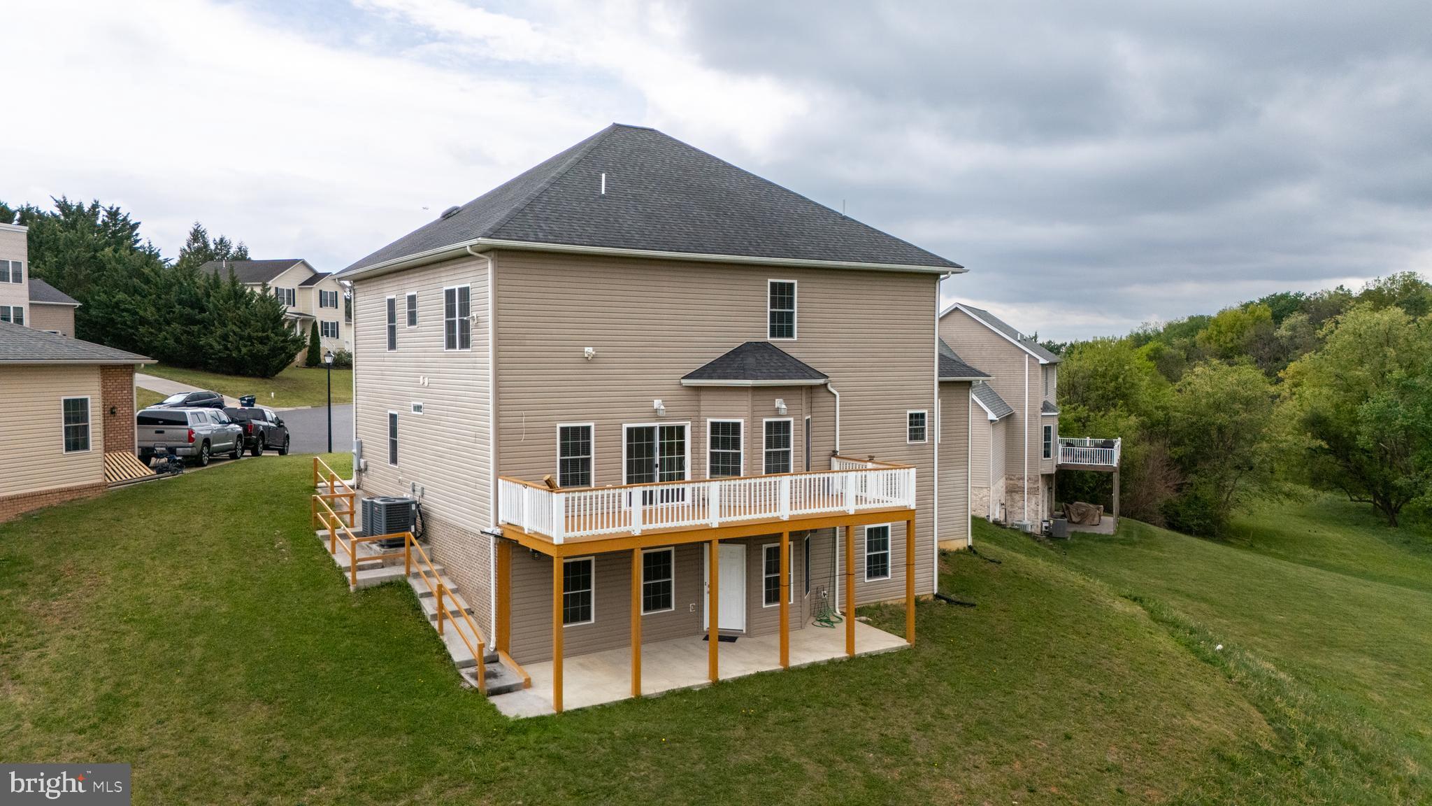 HAMPSHIRE ESTATES - Residential