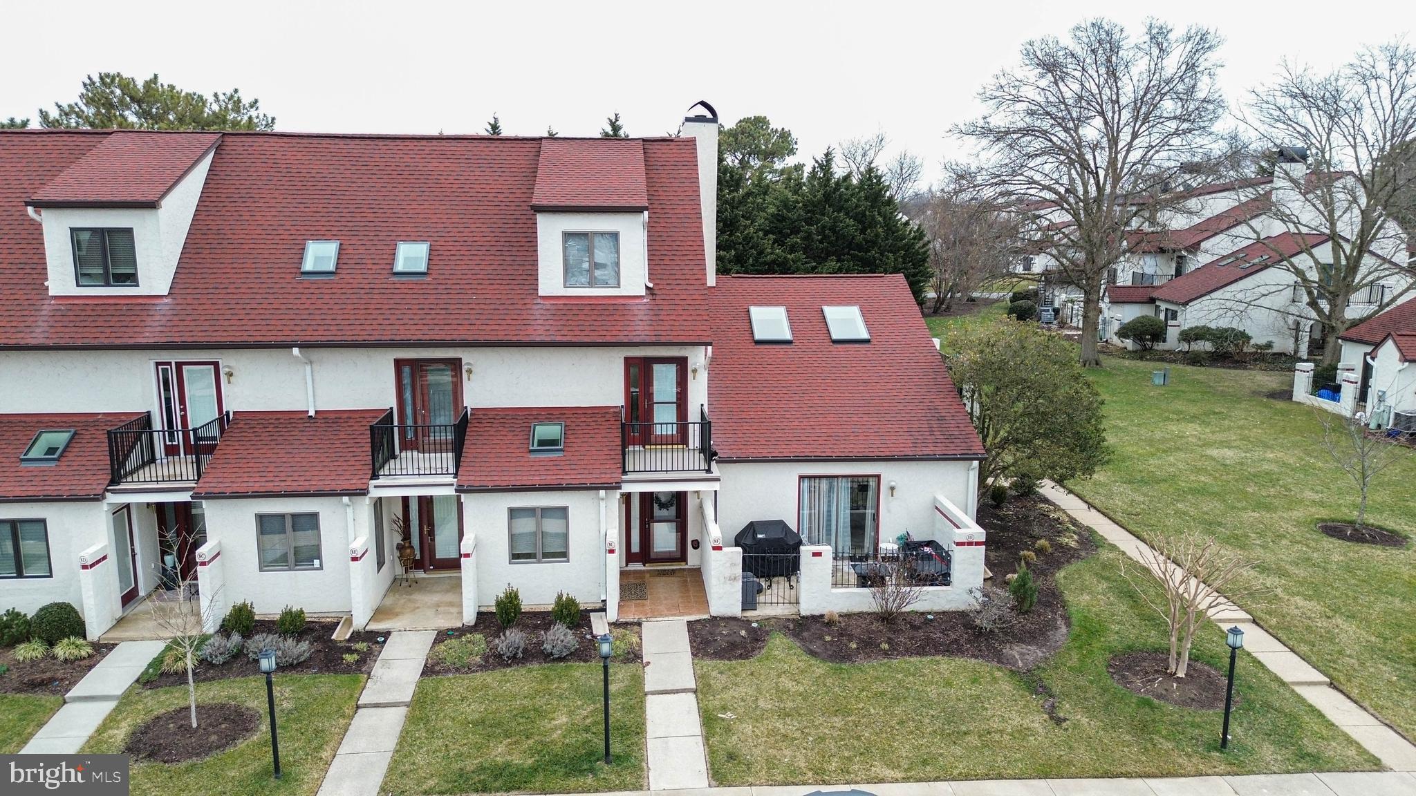 QUEENS LANDING - Residential