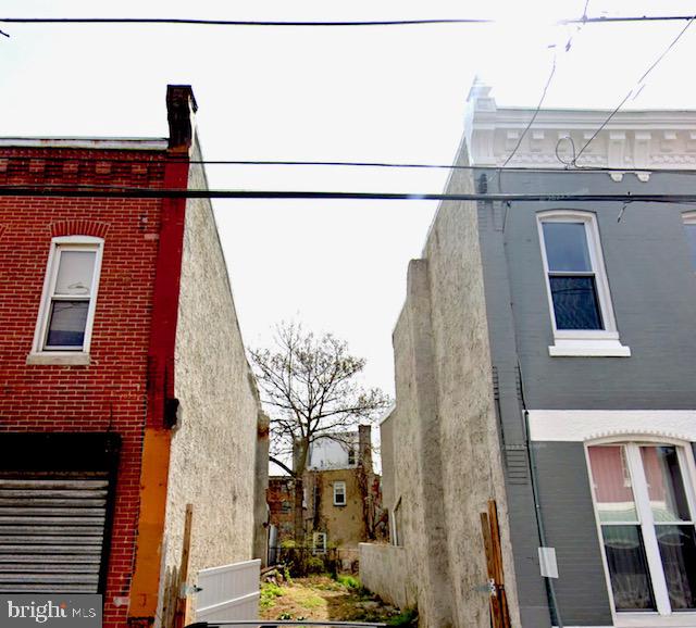 STRAWBERRY MANSION - Land
