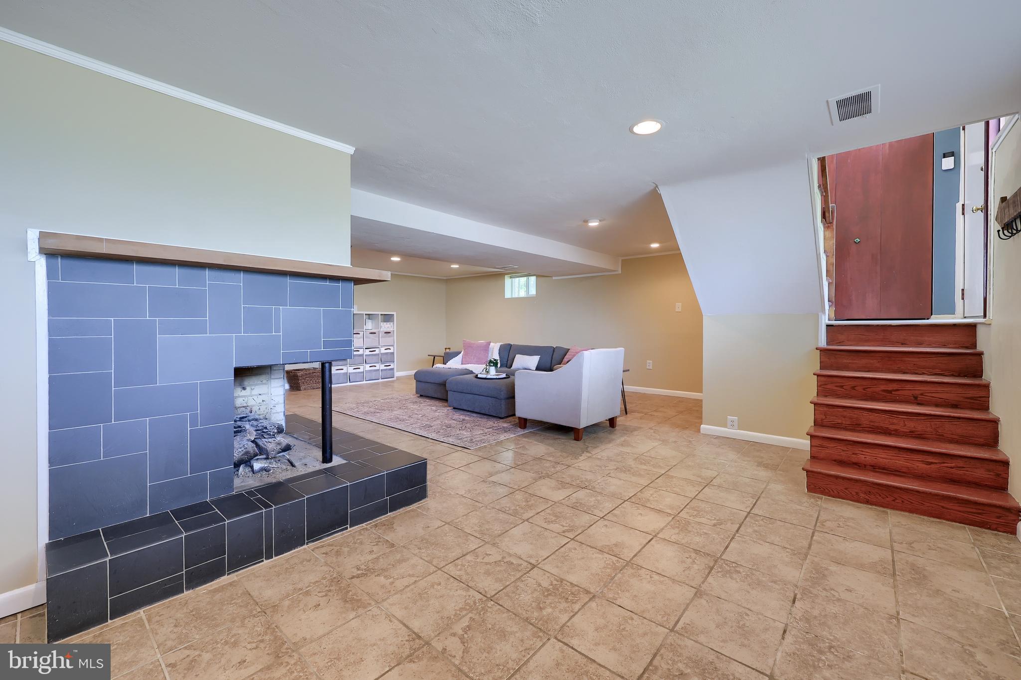 HILLCREST - Residential