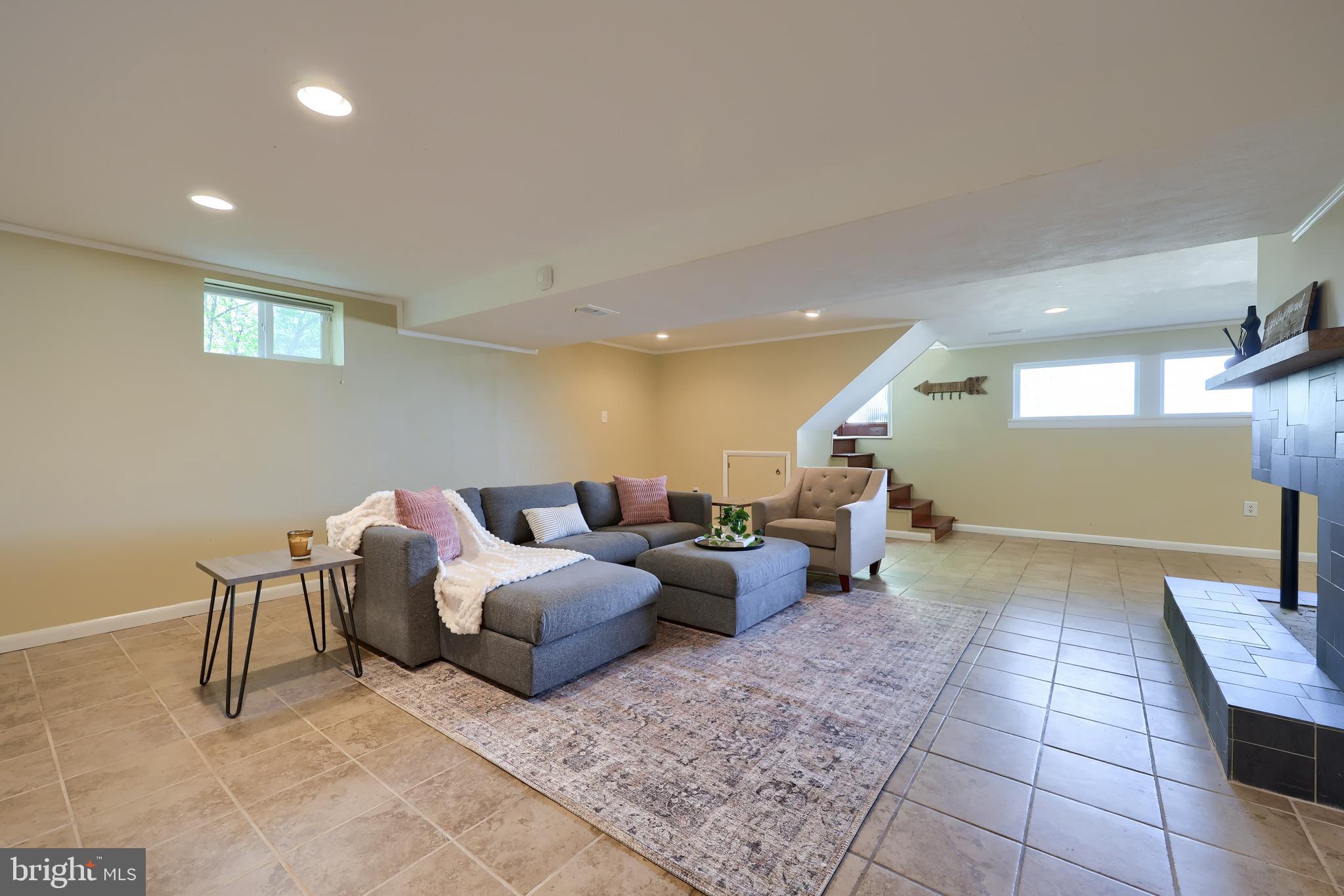 HILLCREST - Residential