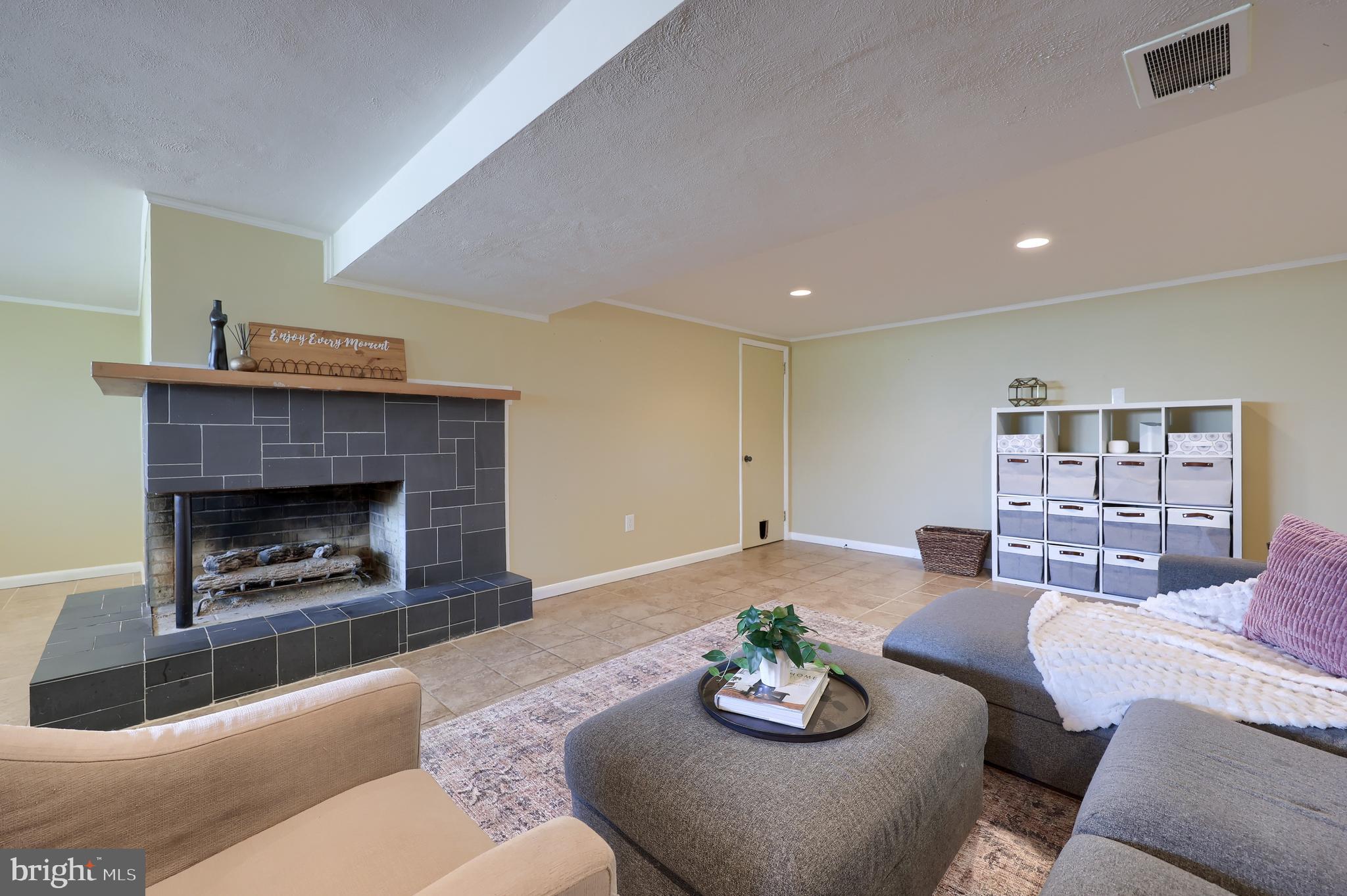 HILLCREST - Residential