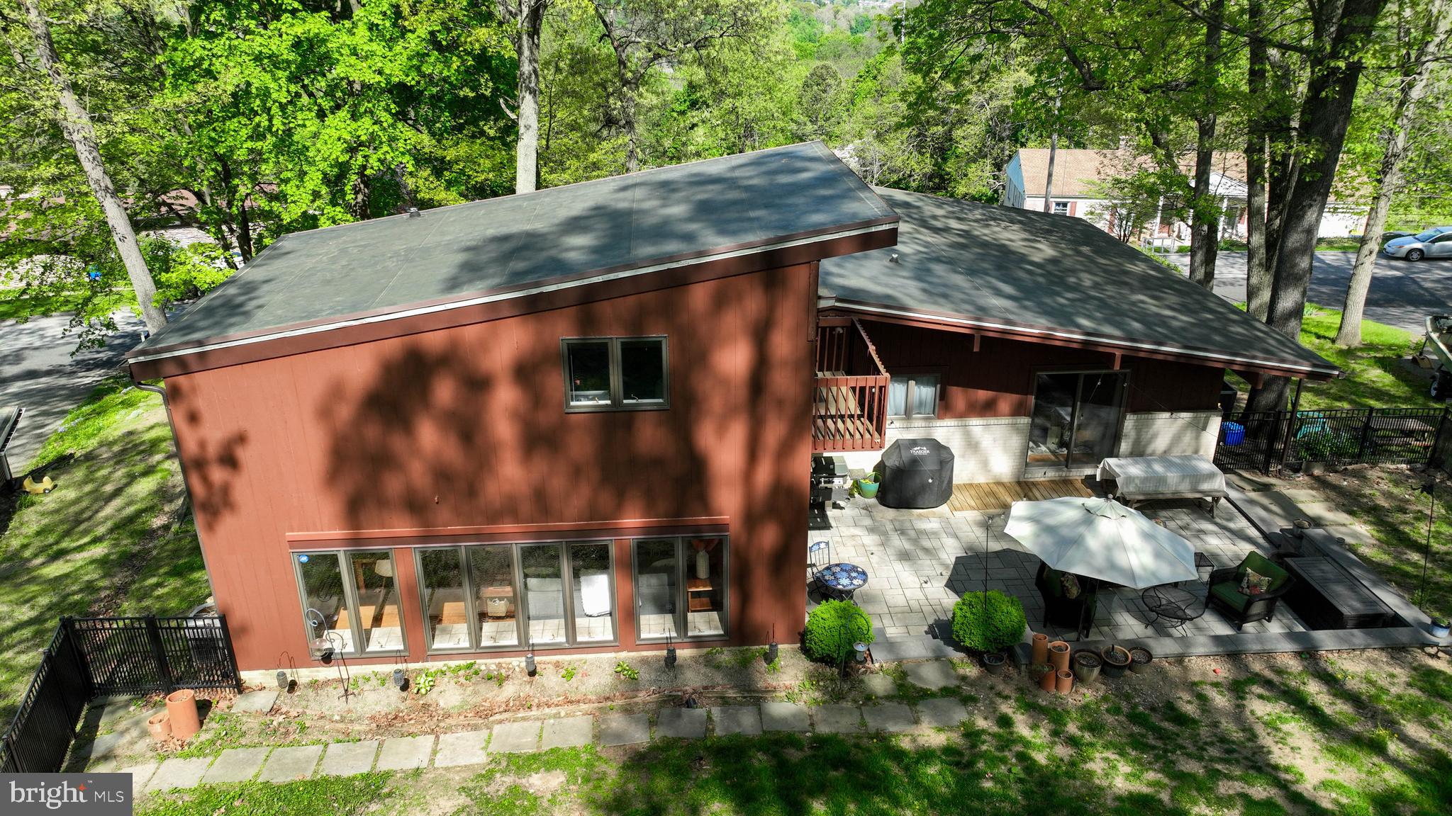 HILLCREST - Residential