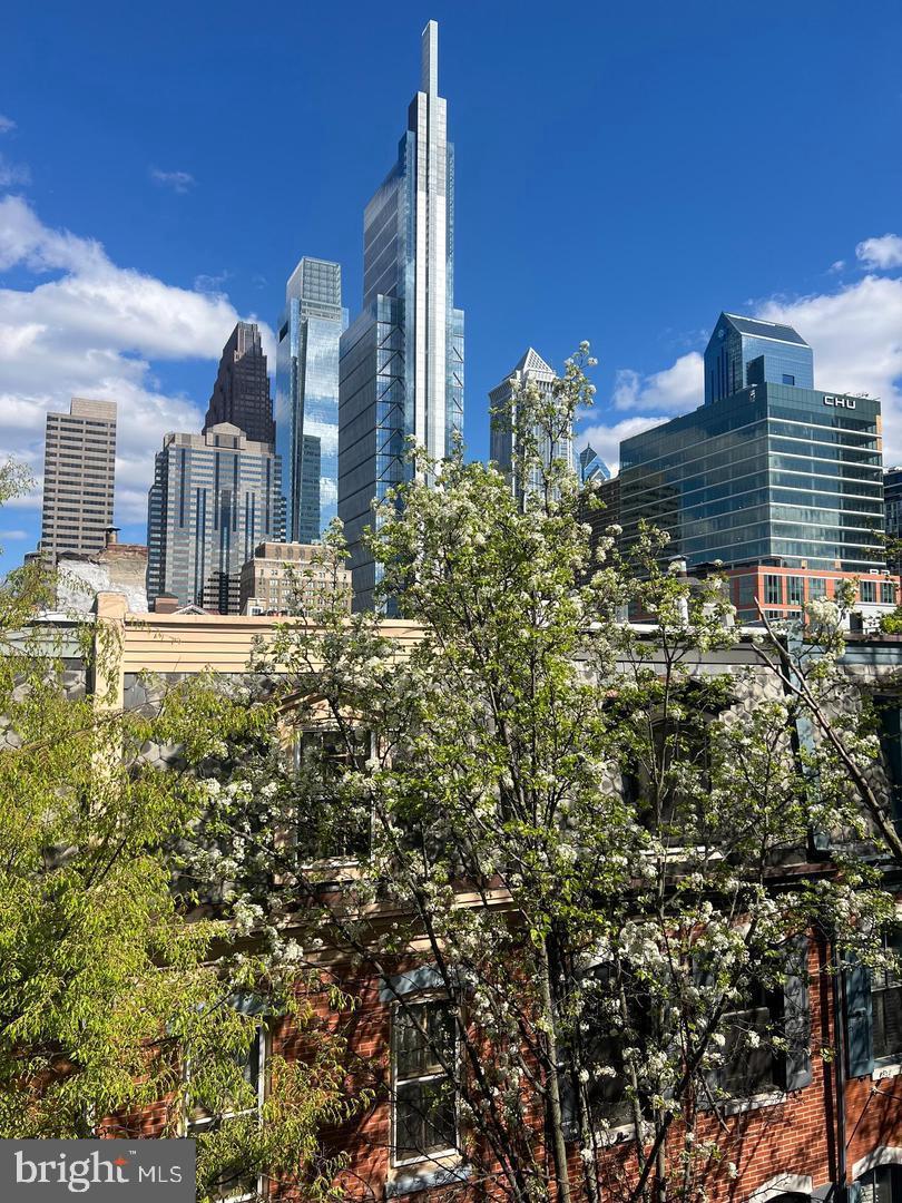 LOGAN SQUARE - Residential