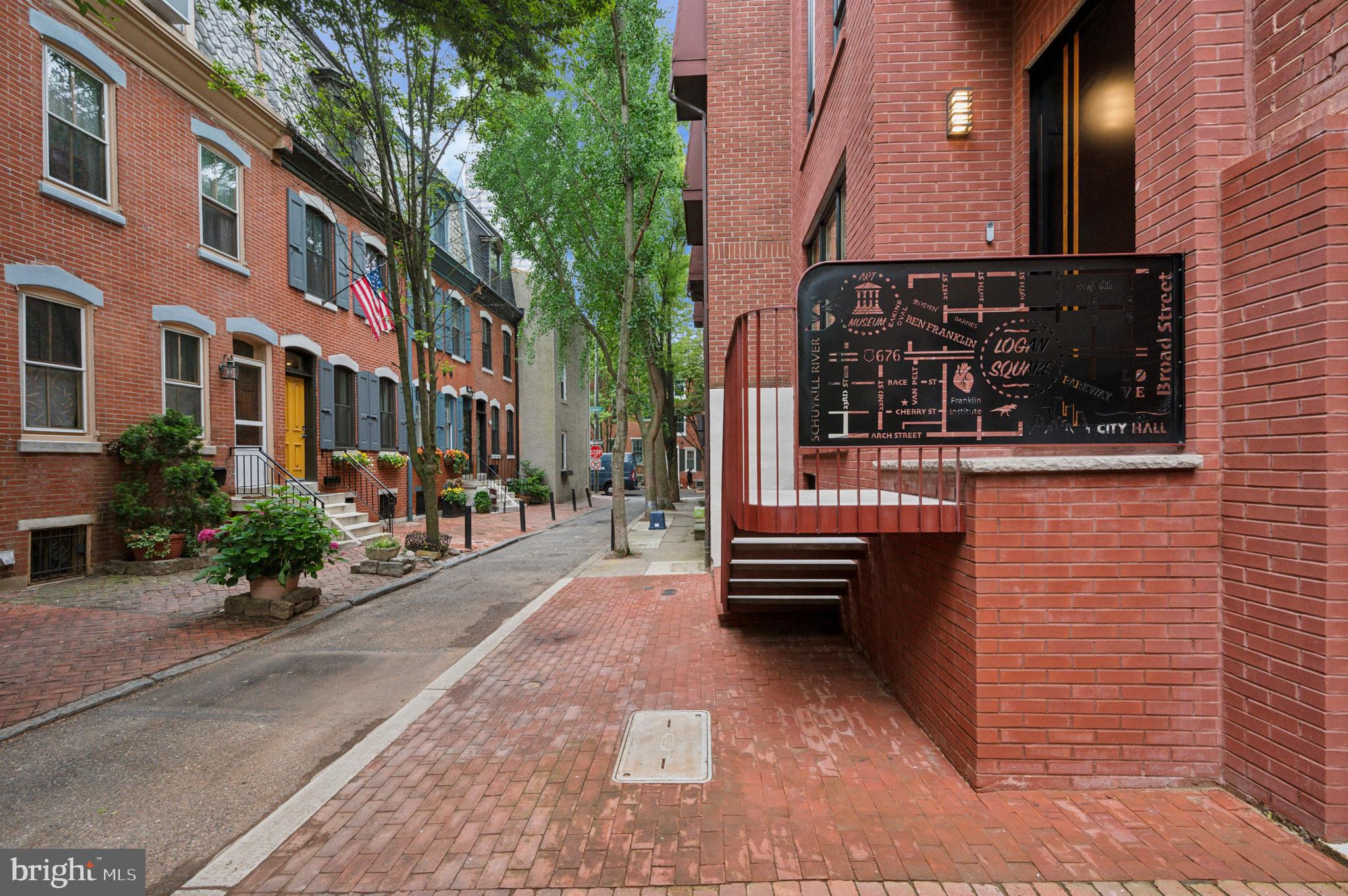 LOGAN SQUARE - Residential