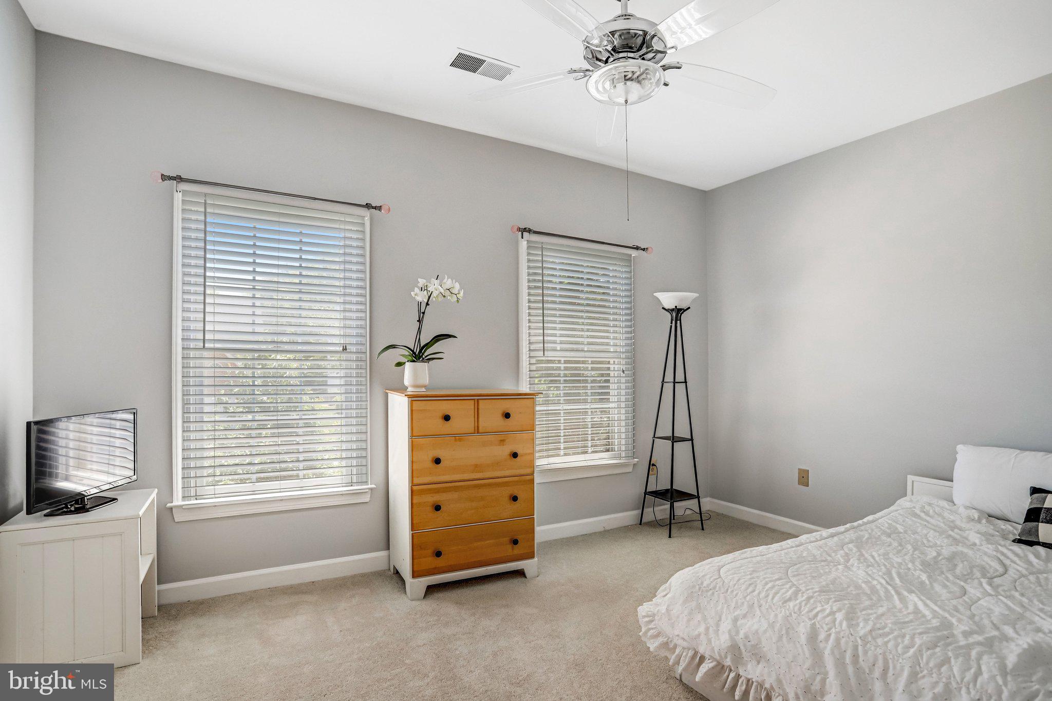 POTOMAC FALLS - Residential