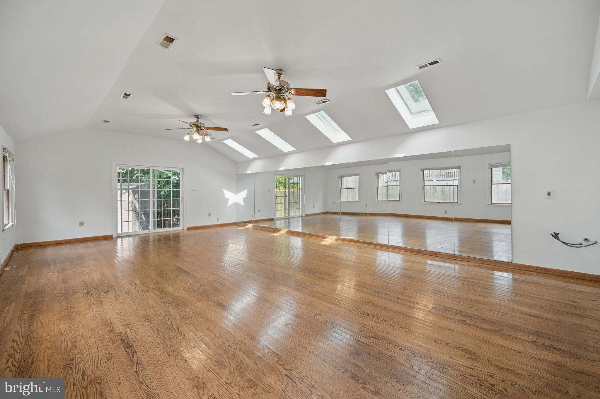 FOX MILL ESTATES - Residential