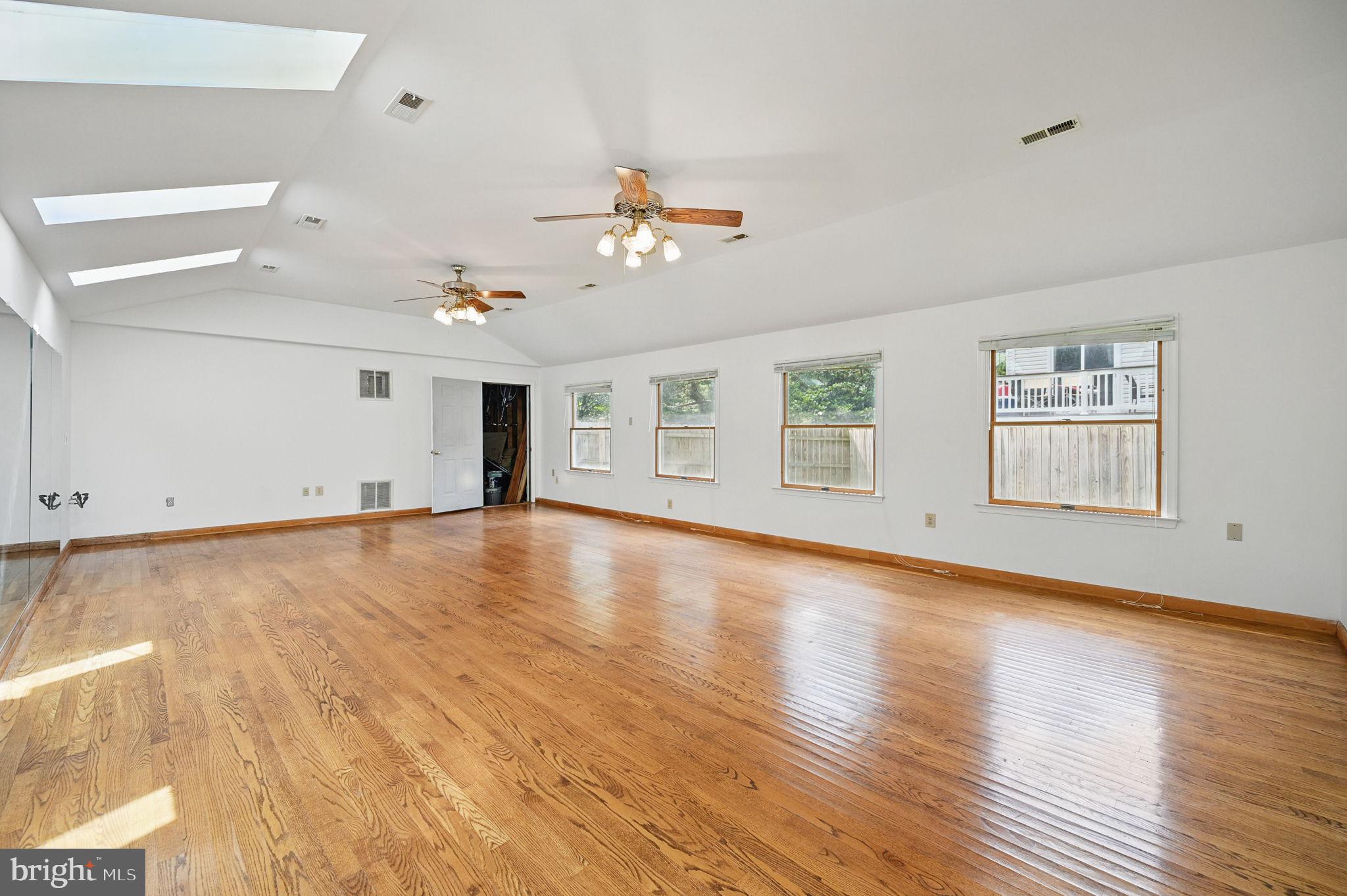 FOX MILL ESTATES - Residential