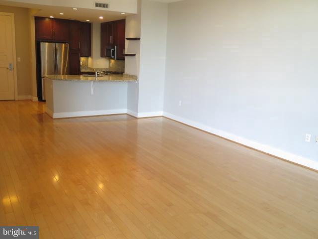 ONE PARK CREST - Residential Lease