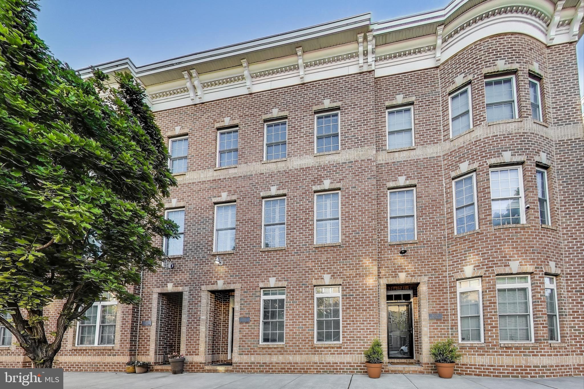LOCUST POINT - Residential