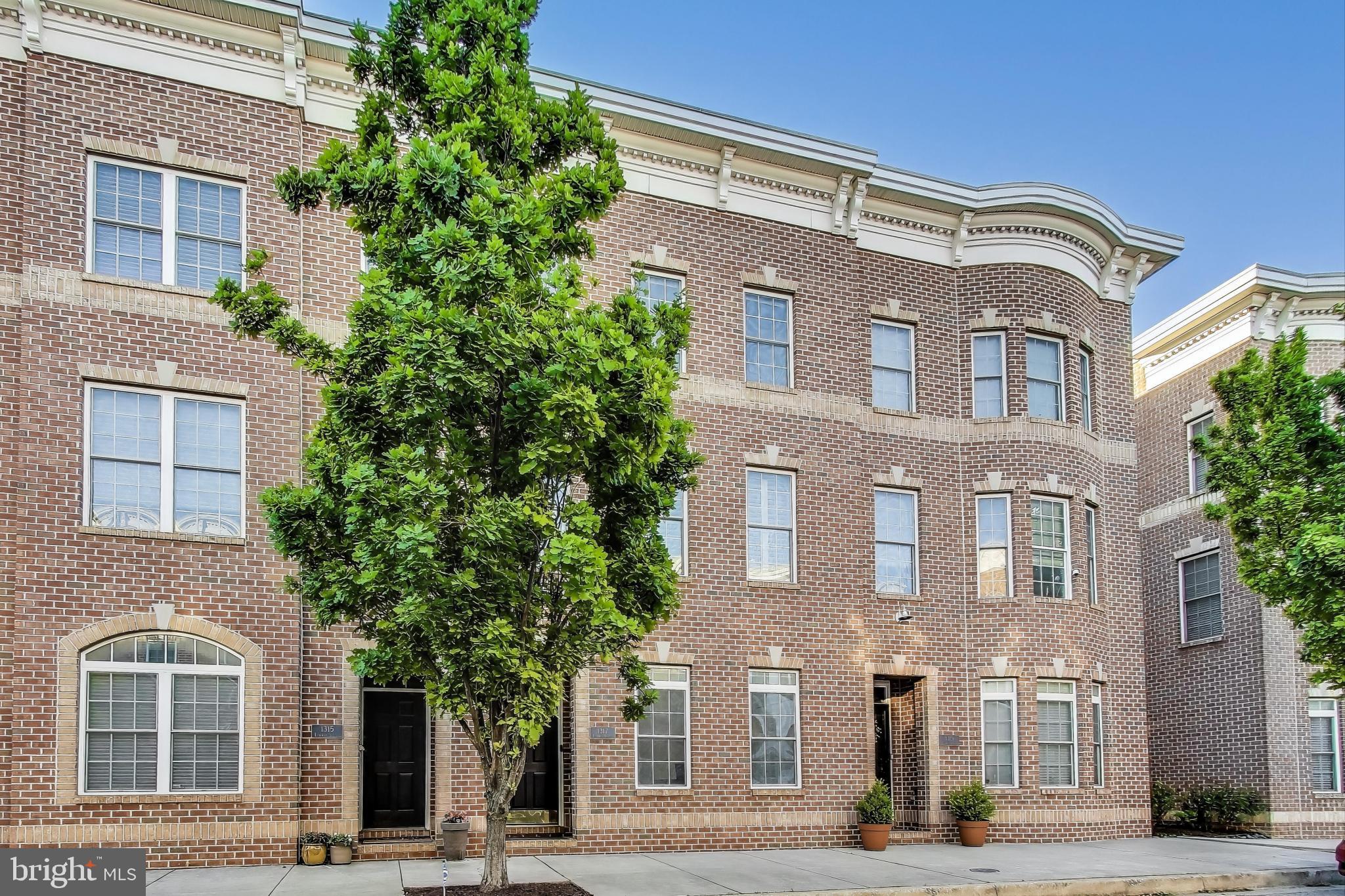 LOCUST POINT - Residential