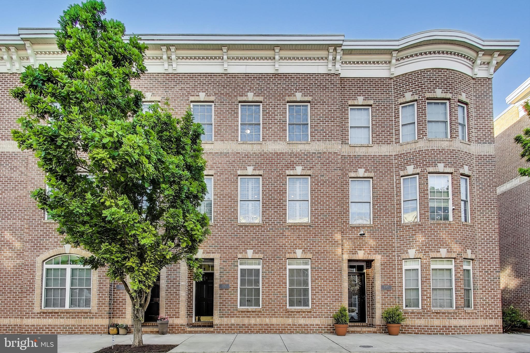 LOCUST POINT - Residential