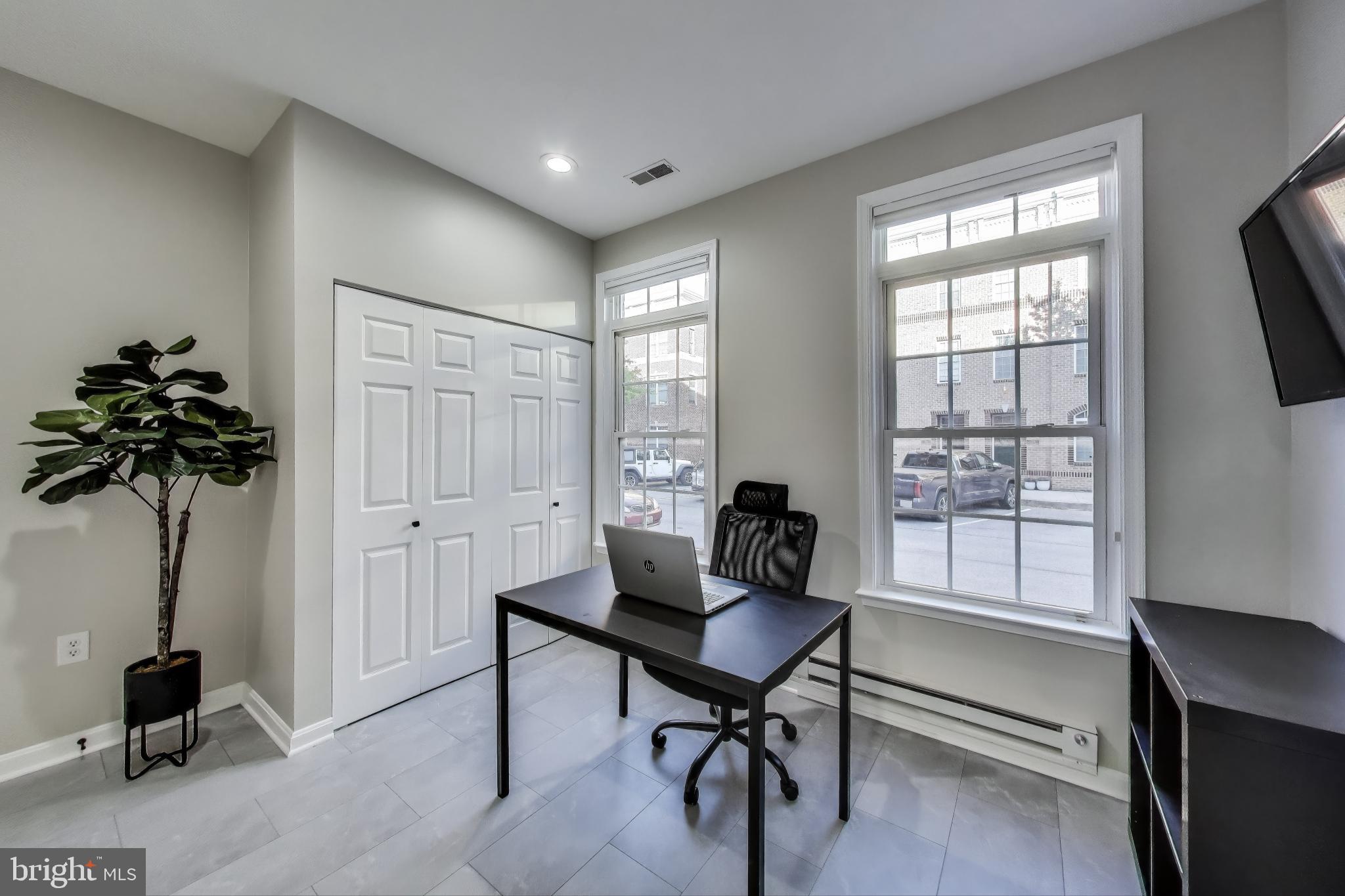 LOCUST POINT - Residential