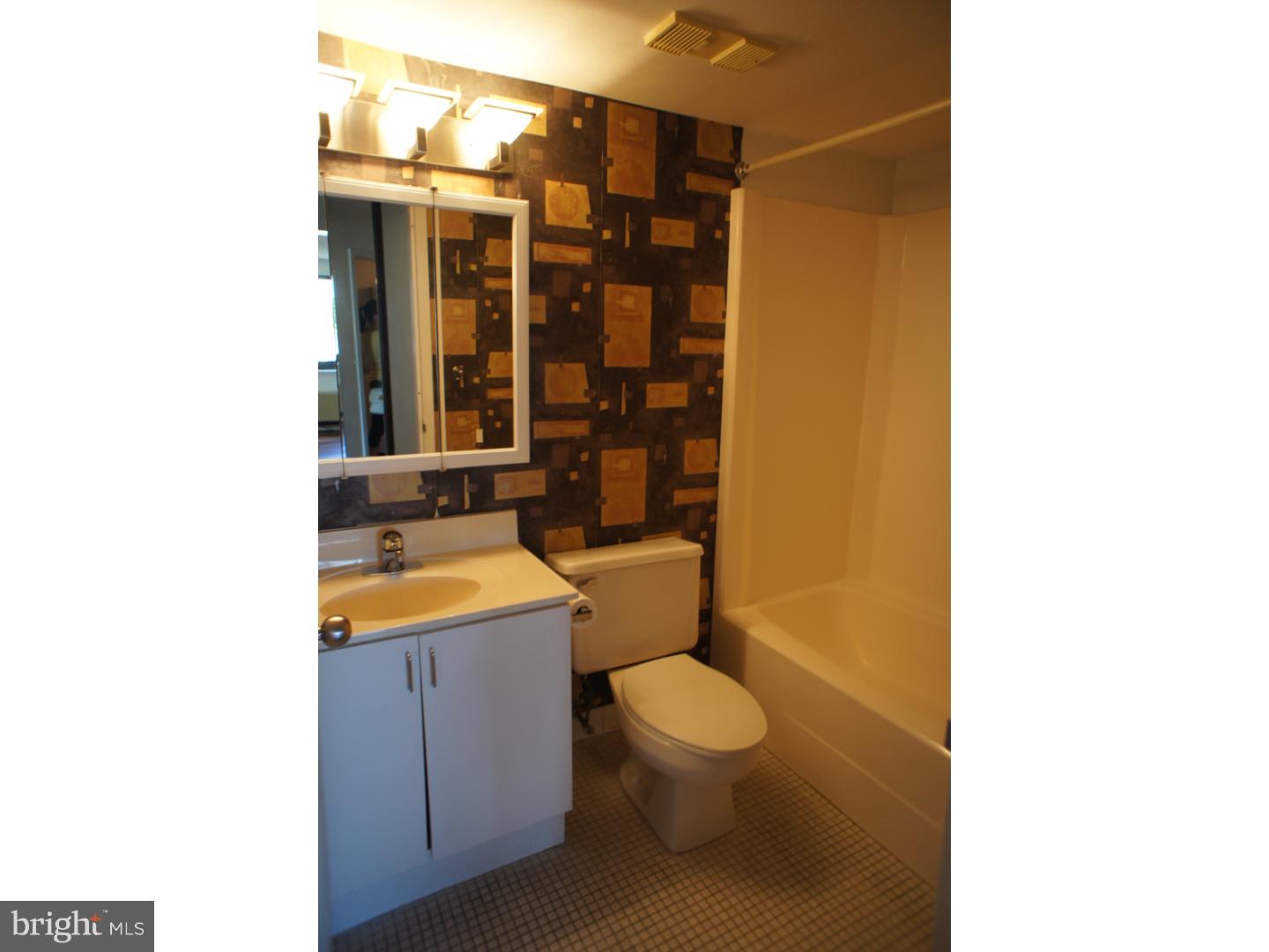 LOGAN SQUARE - Residential Lease