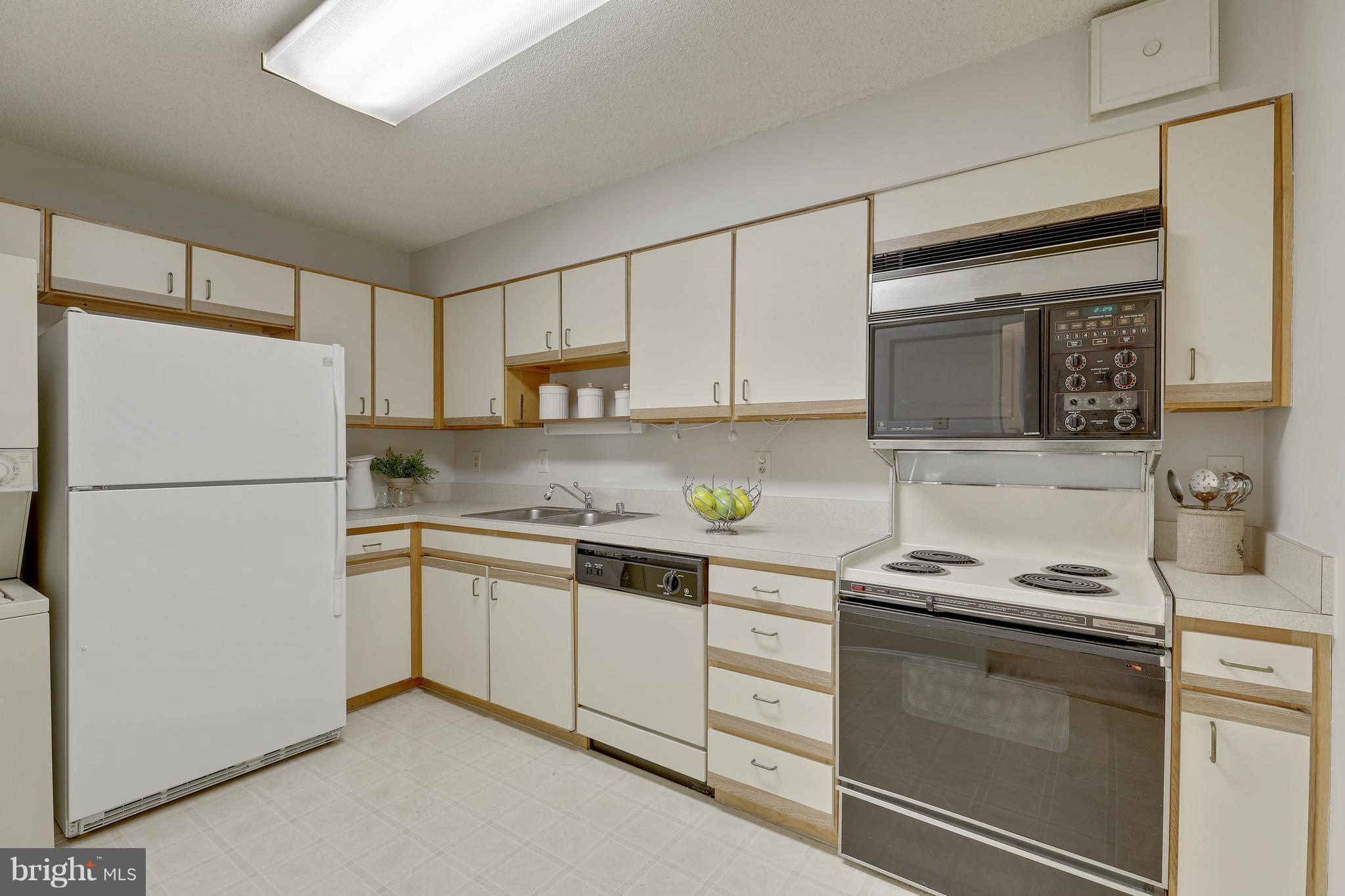 GREENS AT LEISURE WORLD - Residential