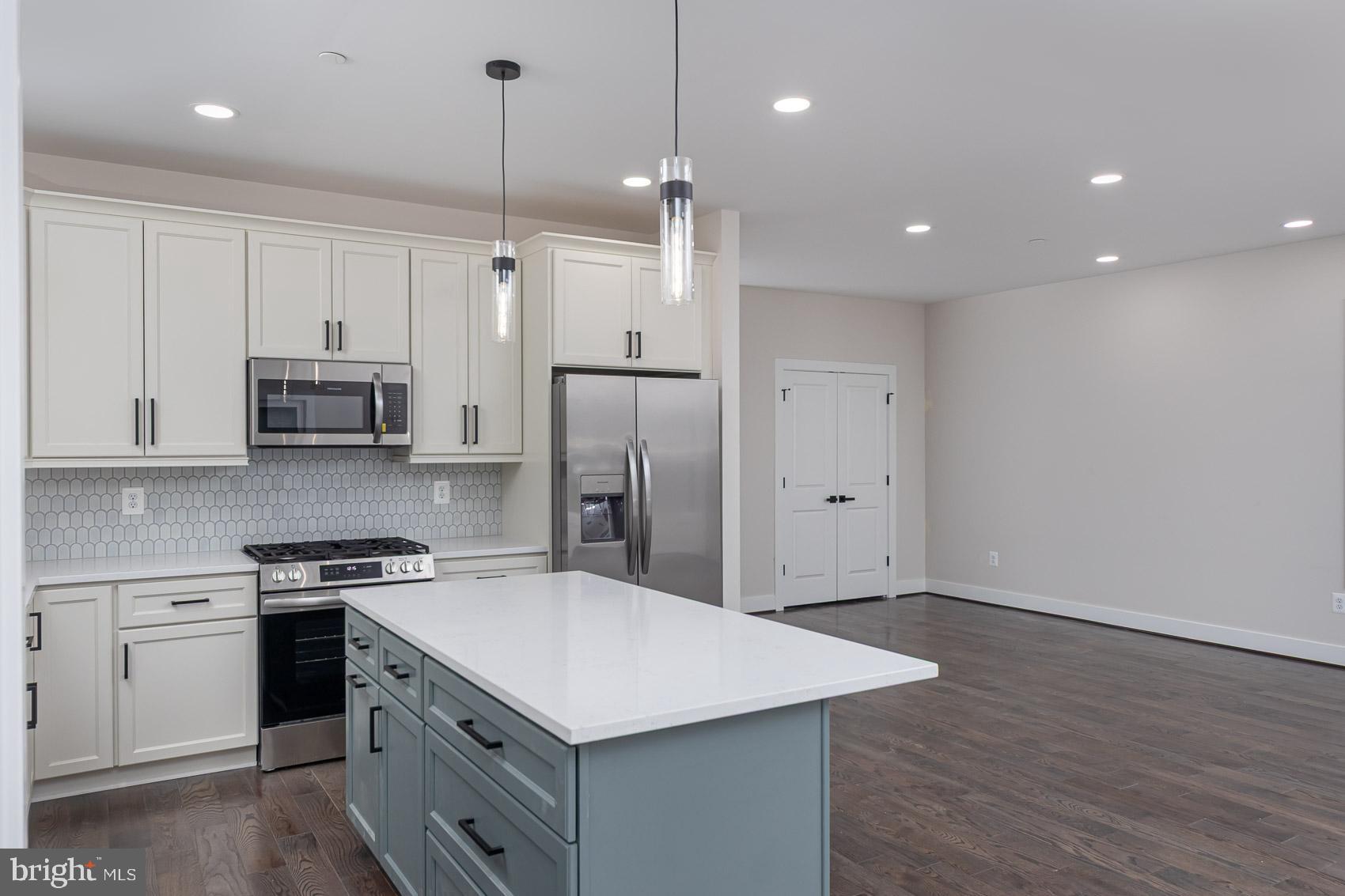 OAKLAND PARK - Residential