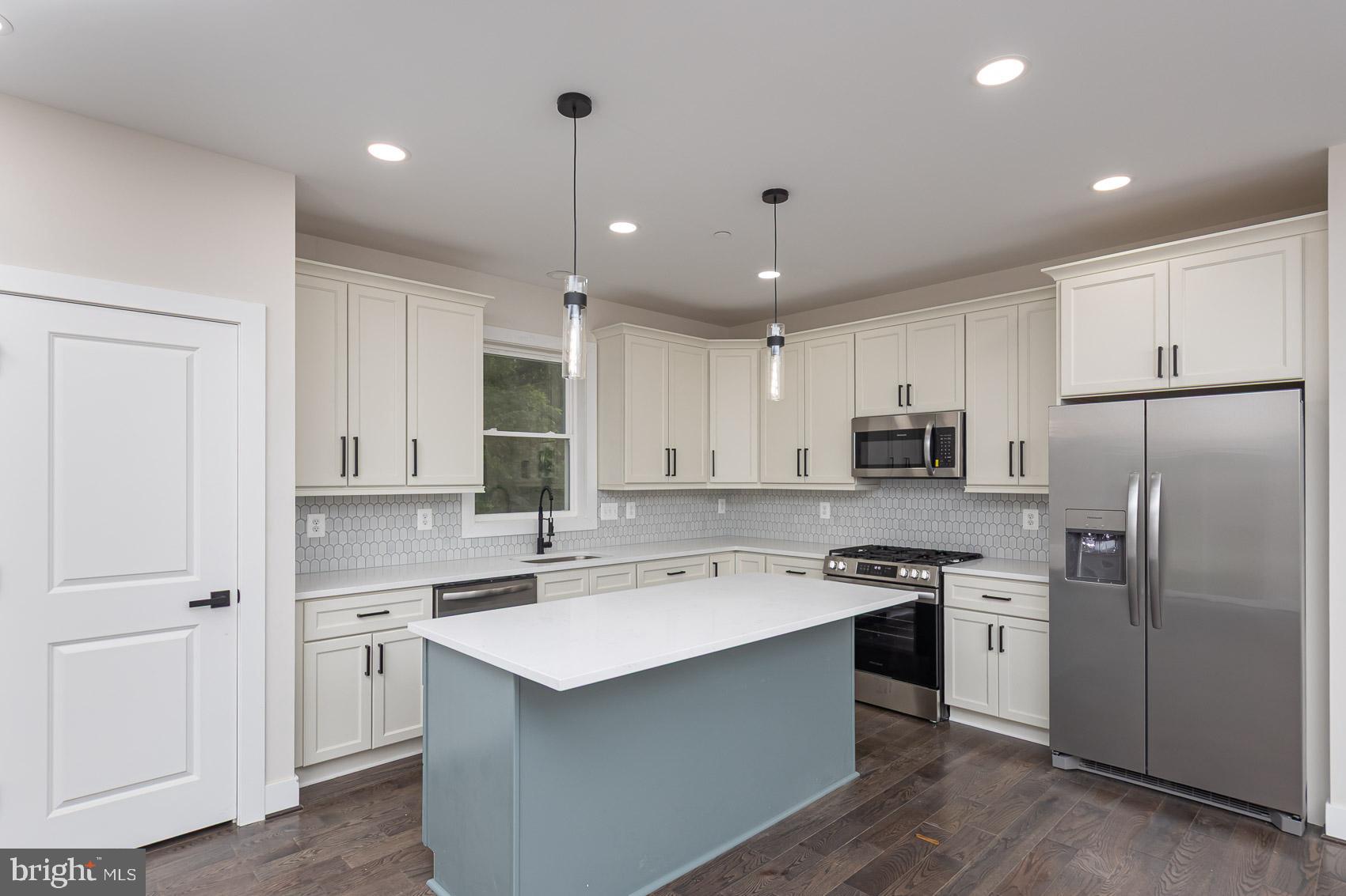 OAKLAND PARK - Residential