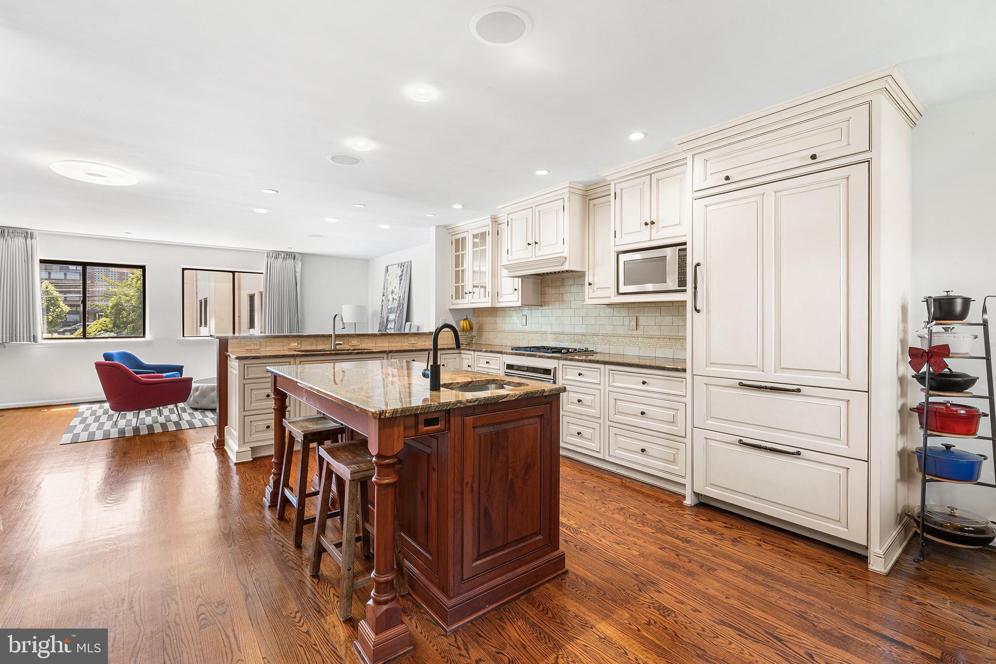 MONTGOMERY COURT - Residential