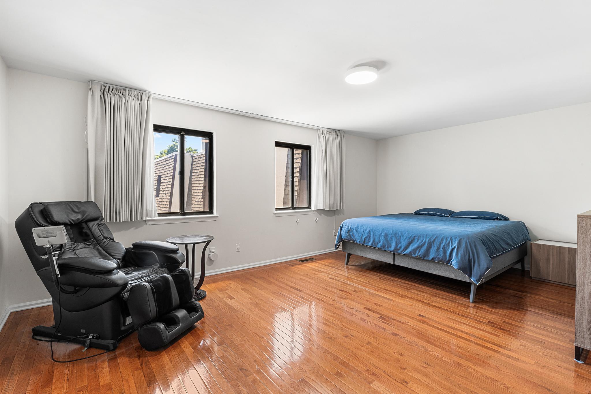 MONTGOMERY COURT - Residential
