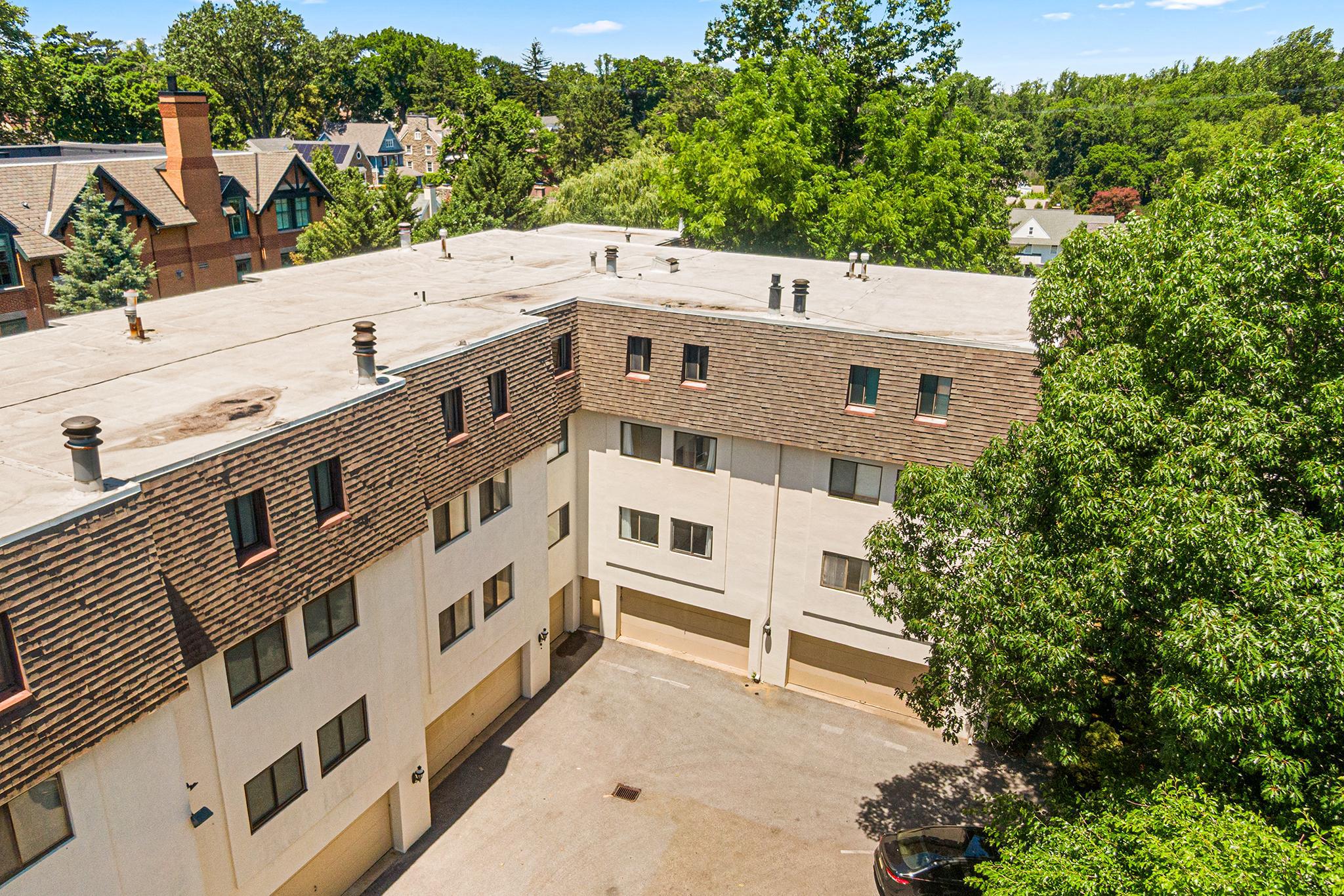 MONTGOMERY COURT - Residential