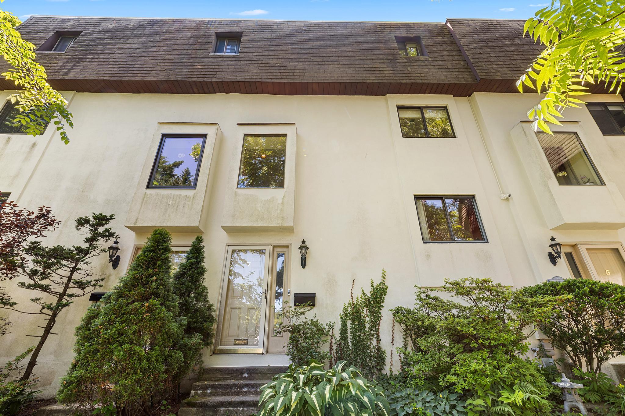 MONTGOMERY COURT - Residential