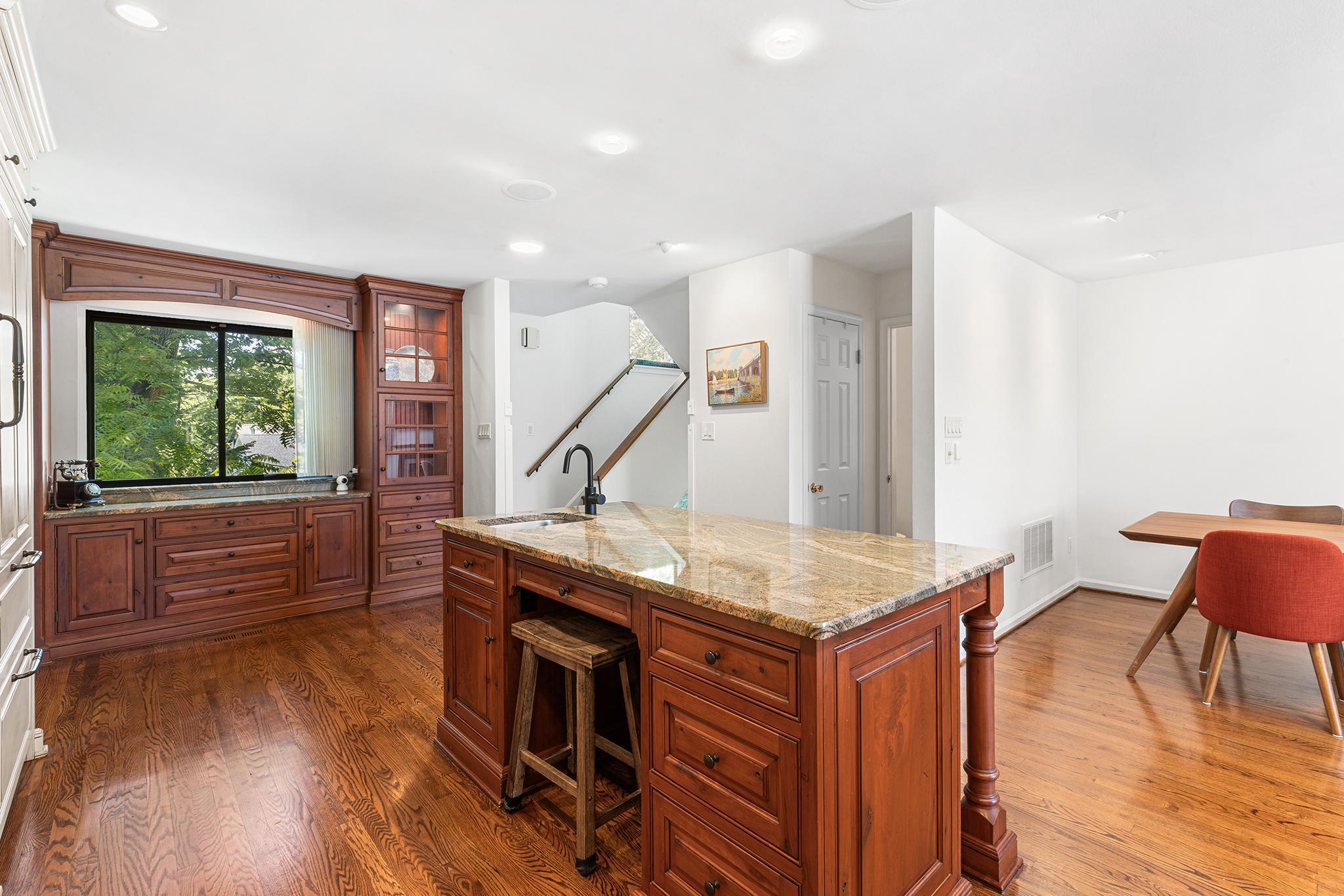 MONTGOMERY COURT - Residential