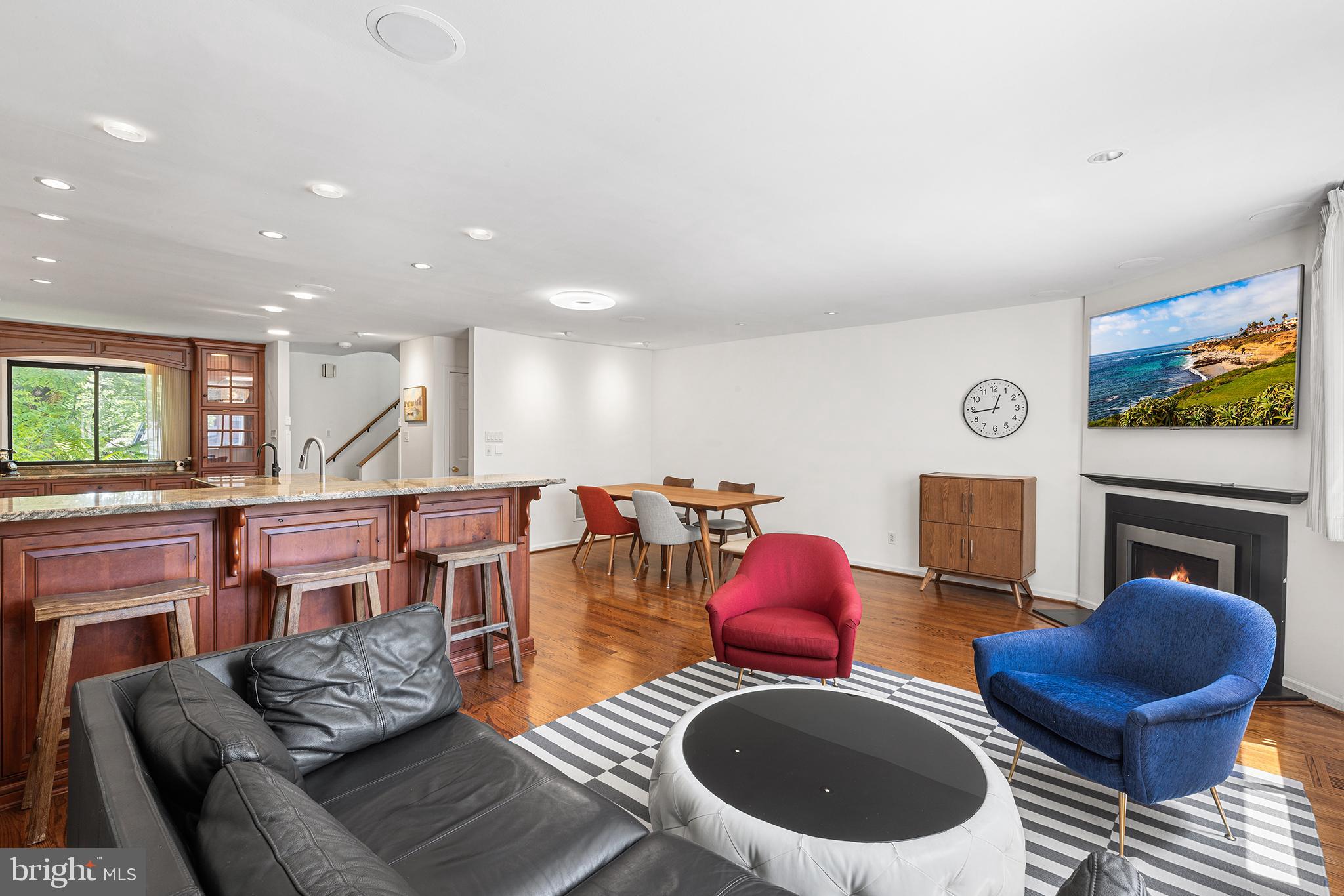 MONTGOMERY COURT - Residential