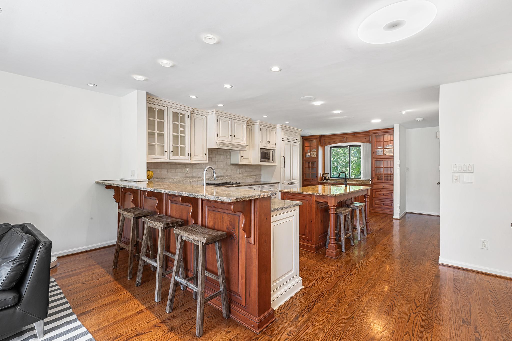 MONTGOMERY COURT - Residential