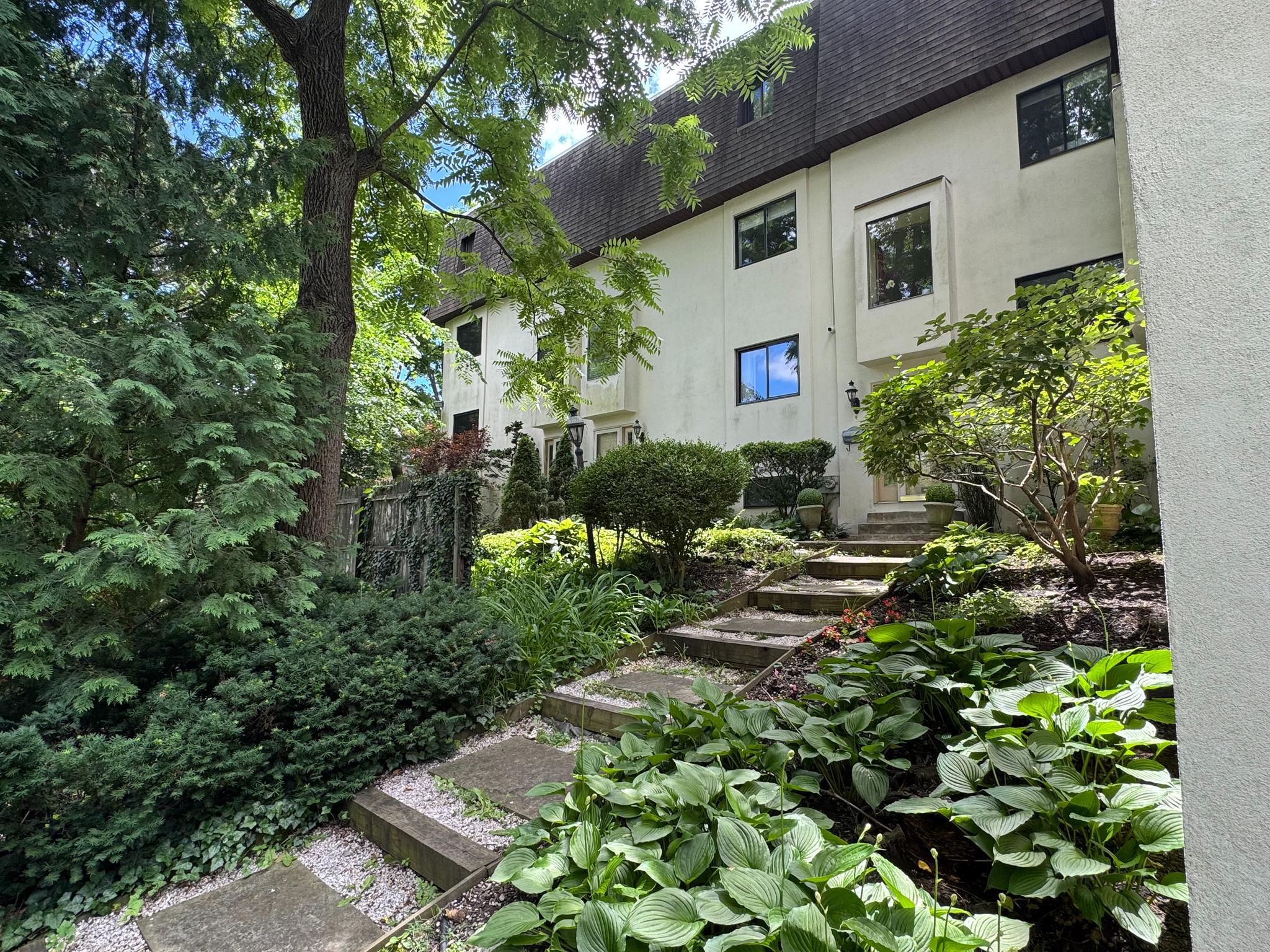 MONTGOMERY COURT - Residential
