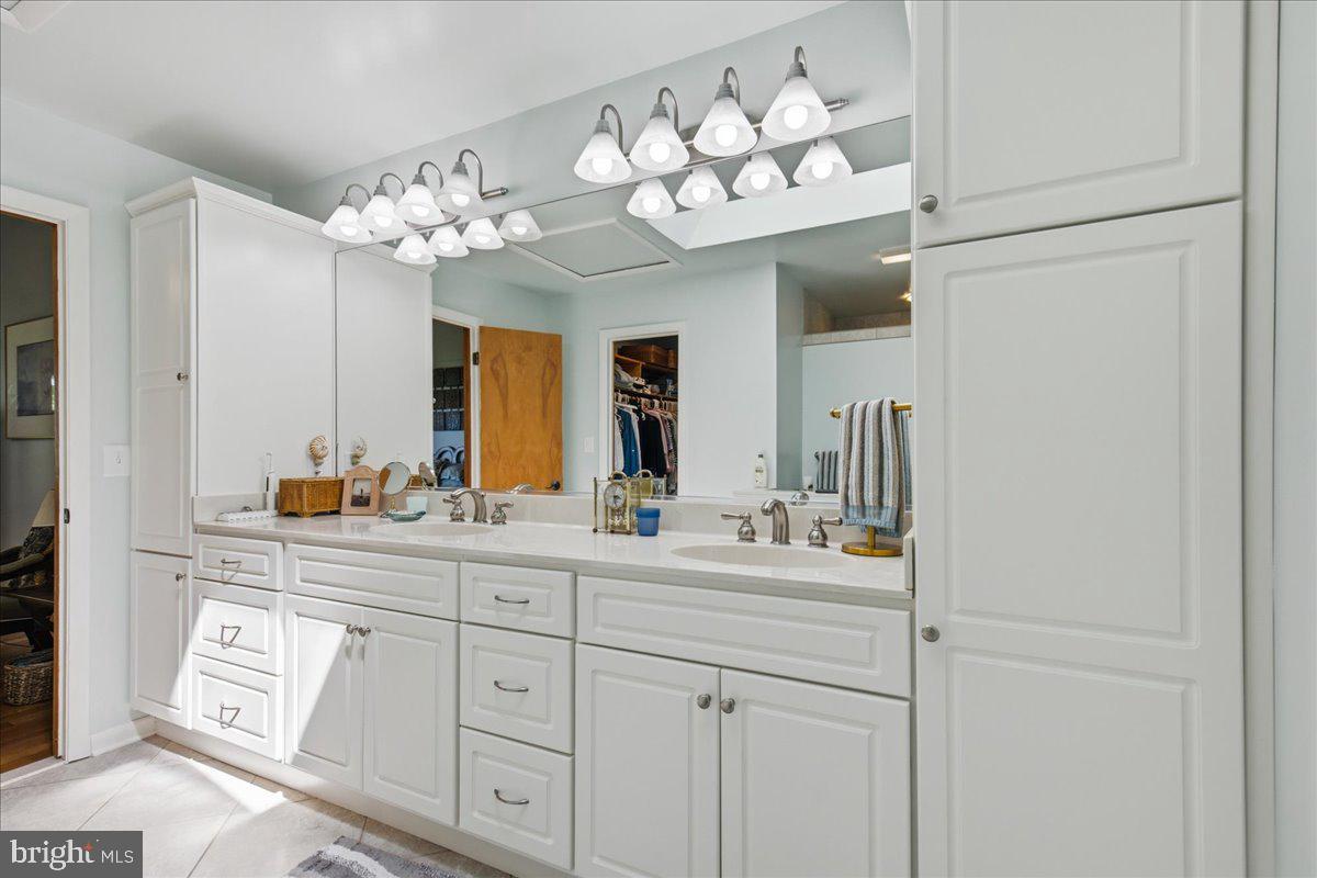 WESTERN SHORES - Residential