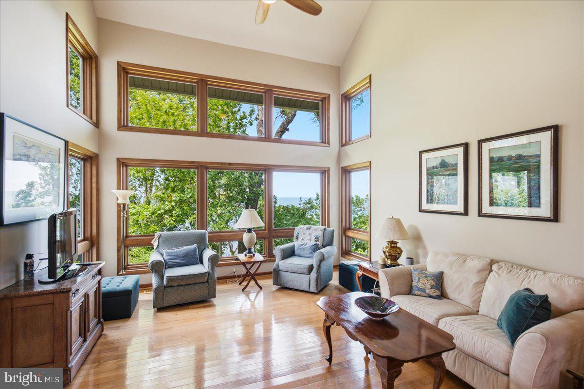 WESTERN SHORES - Residential