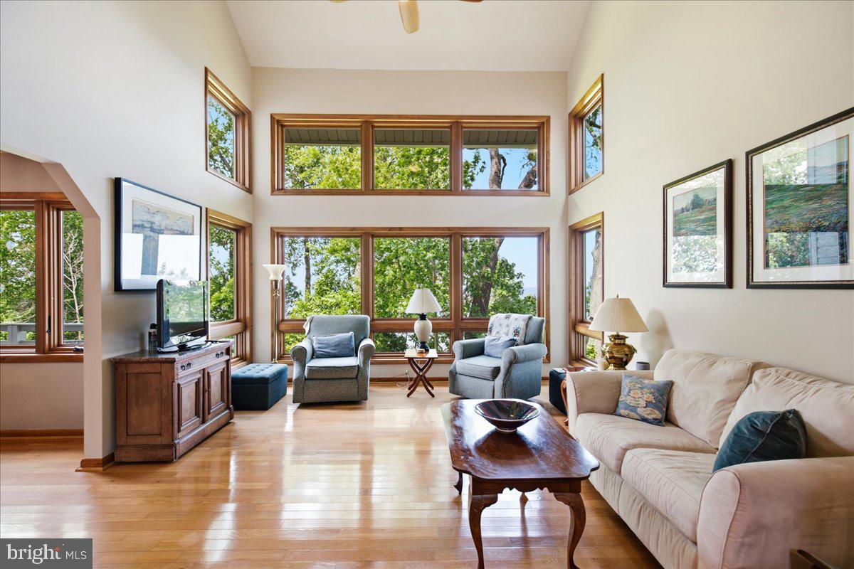 WESTERN SHORES - Residential